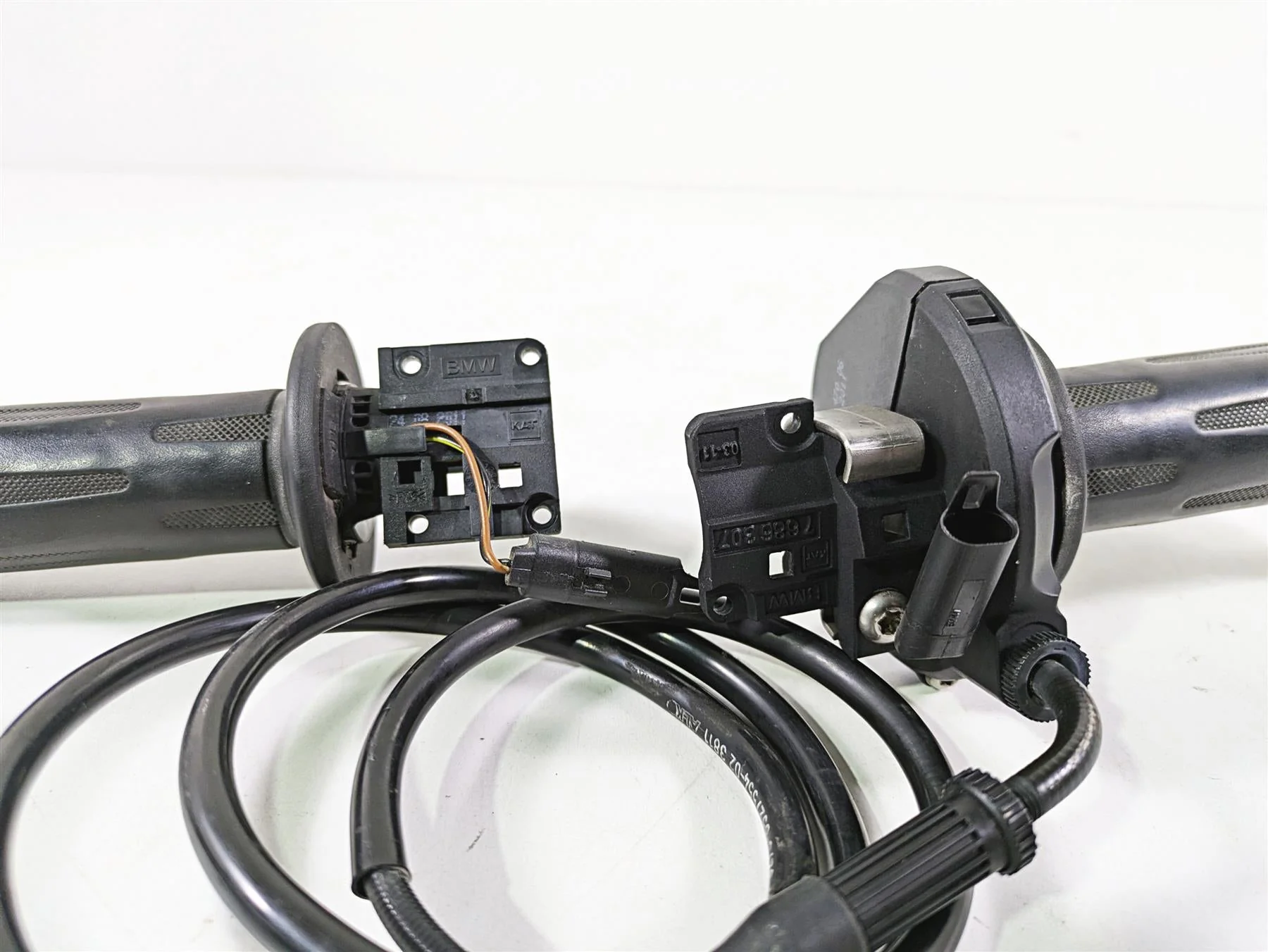 2012 BMW R1200R K27 Left Right Heated Hand Grip Set 61317727067 61317695470 - Image 8