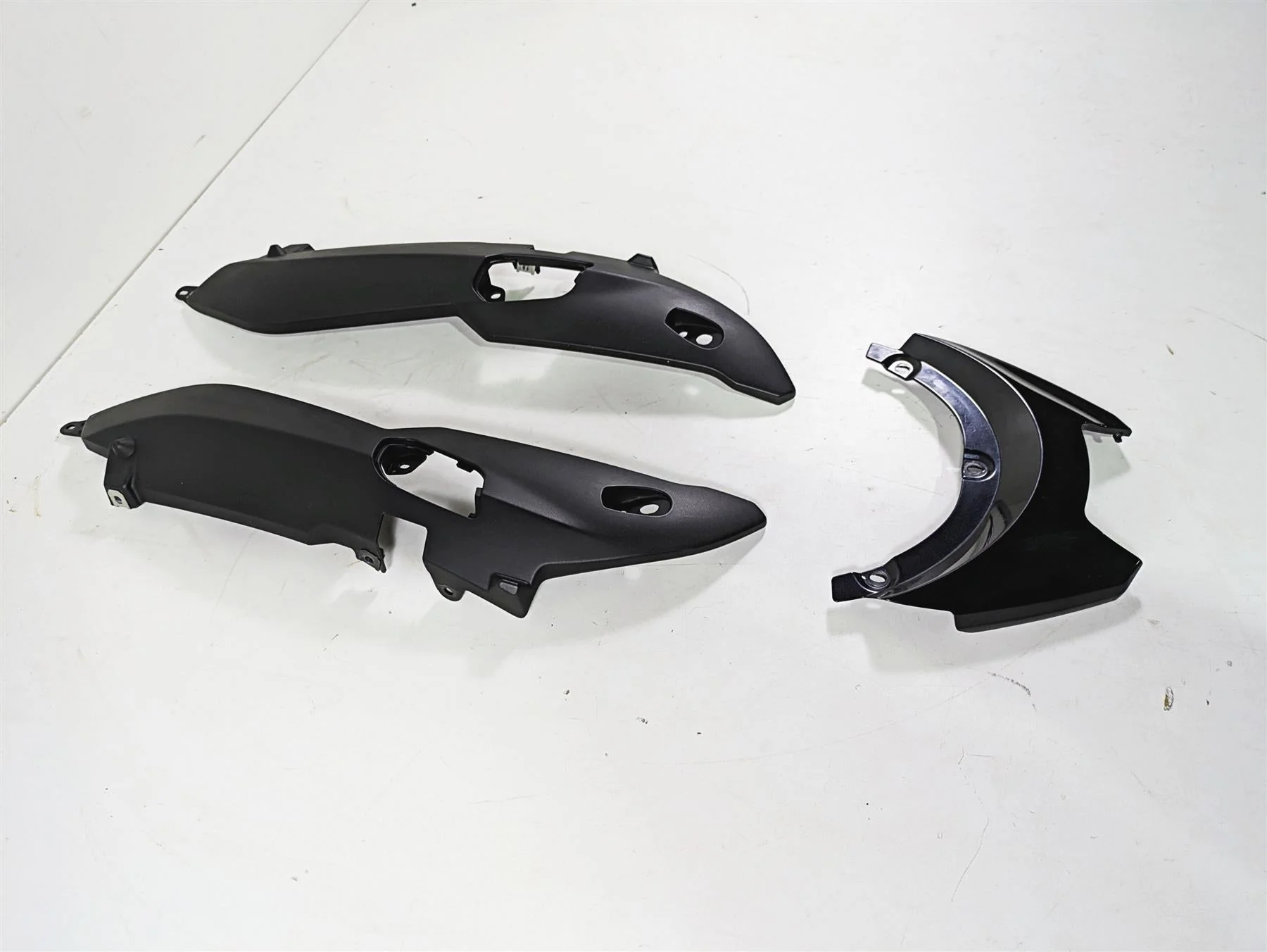 2012 BMW R1200R K27 Rear Tail Side Cover Fairing Set 46547727090 46637701554 - Image 2