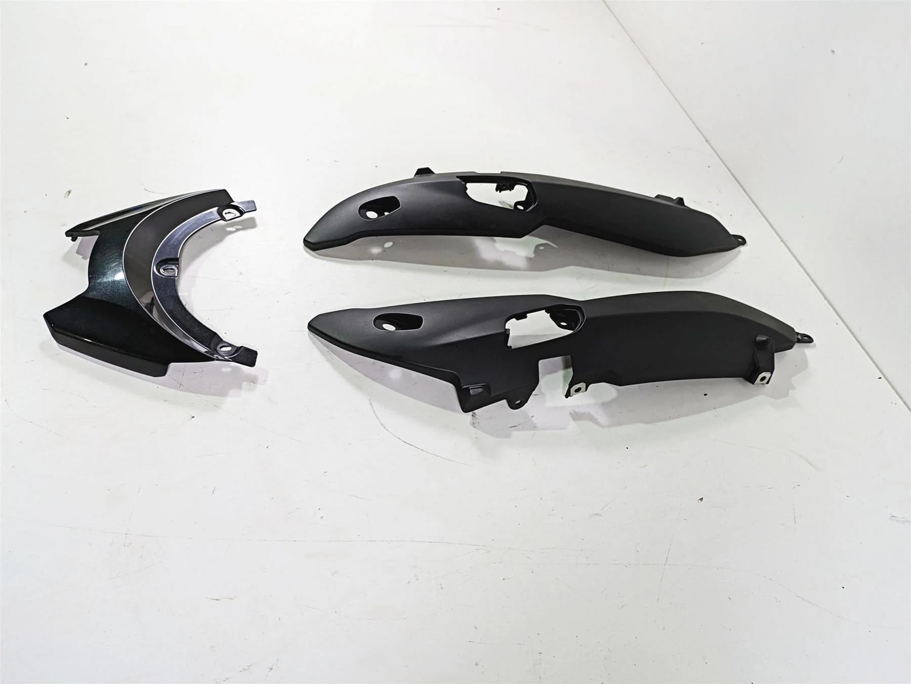 2012 BMW R1200R K27 Rear Tail Side Cover Fairing Set 46547727090 46637701554 - Image 3