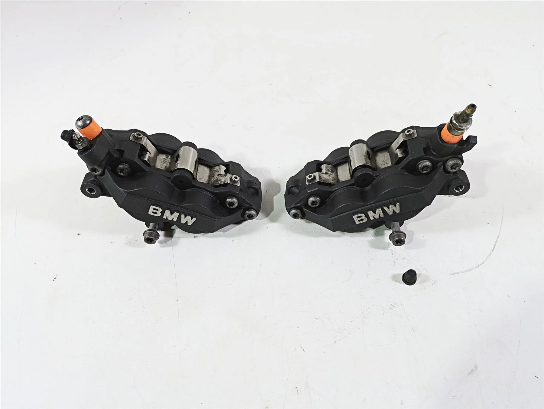 2012 BMW R1200R K27 Tokico Front Brake Caliper Set 34117722517 34117726972