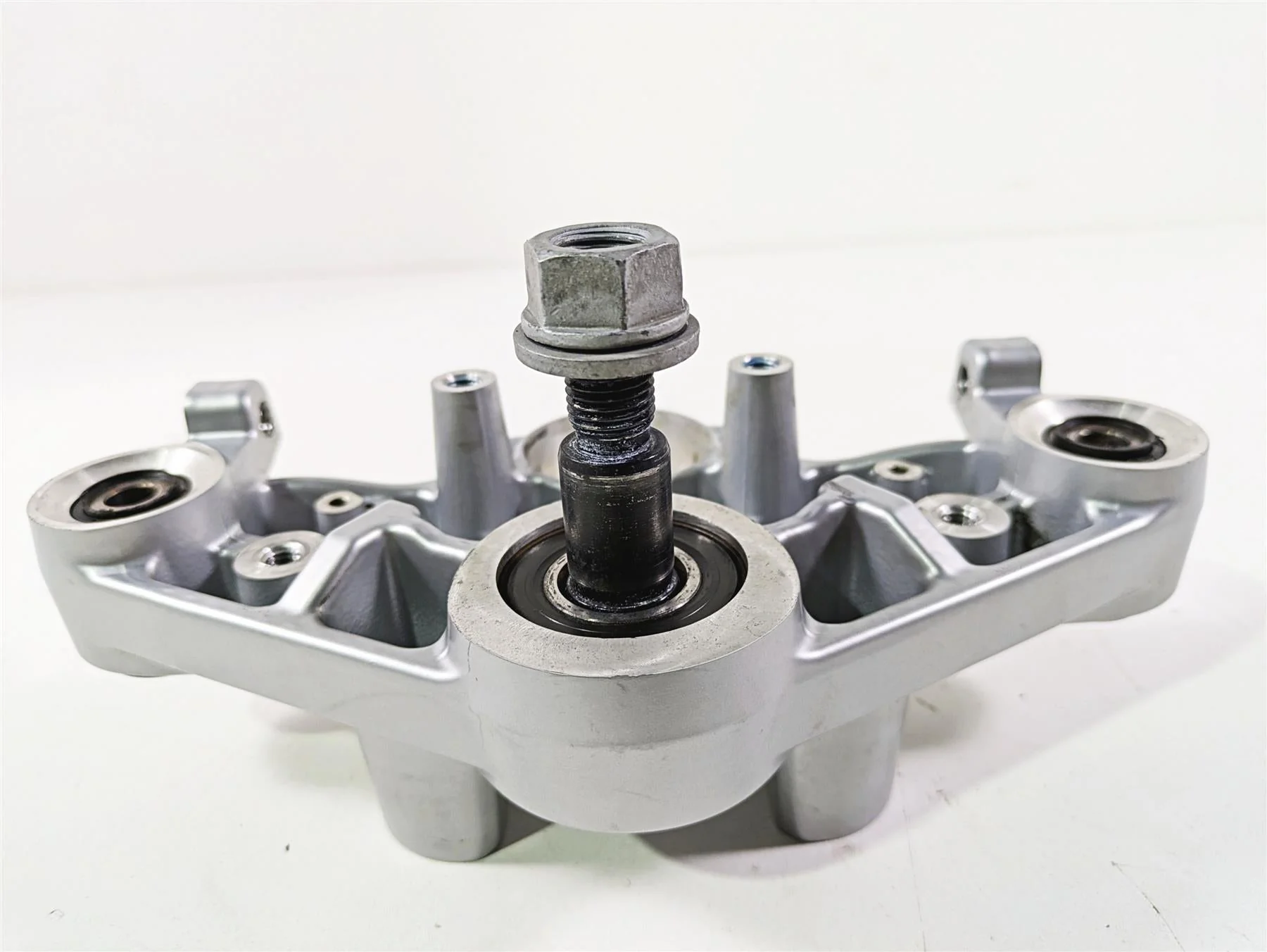 2012 BMW R1200R K27 Upper Triple Tree Steering Clamp 31427727249 7728078 - Image 11