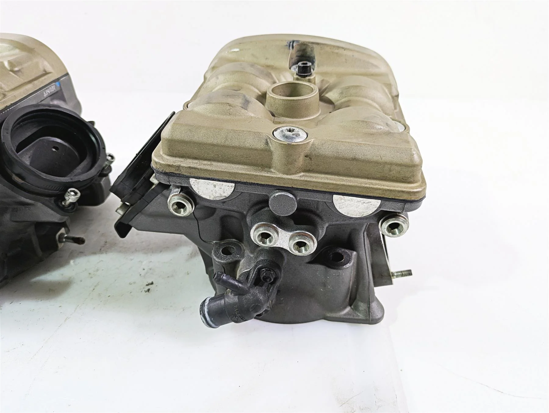 2012 Ducati Streetfighter 848 Cylinderhead Cylinder Heads 30123301AB 30122782AB - Image 7