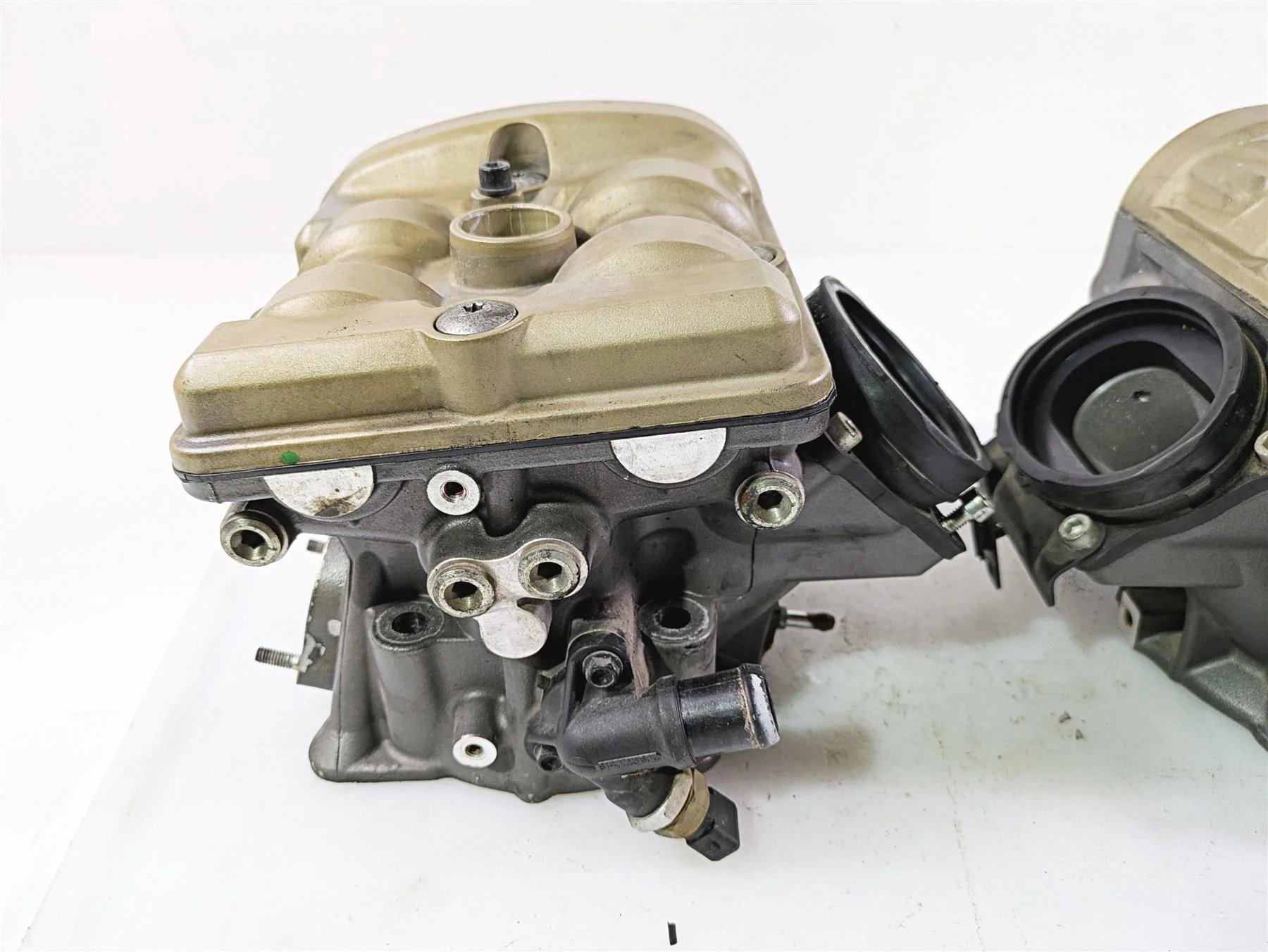 2012 Ducati Streetfighter 848 Cylinderhead Cylinder Heads 30123301AB 30122782AB - Image 8