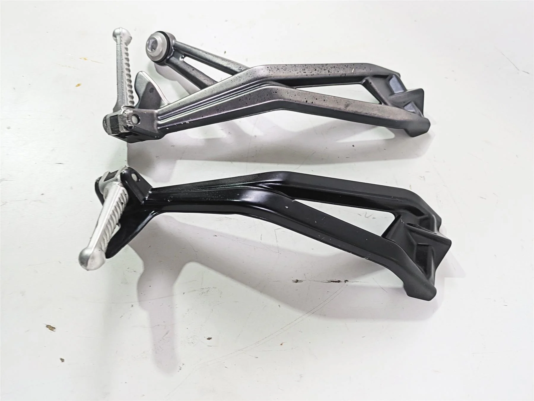 2012 Ducati Streetfighter 848 Rear Passenger Footpeg Set 82411561A 82411571A - Image 3