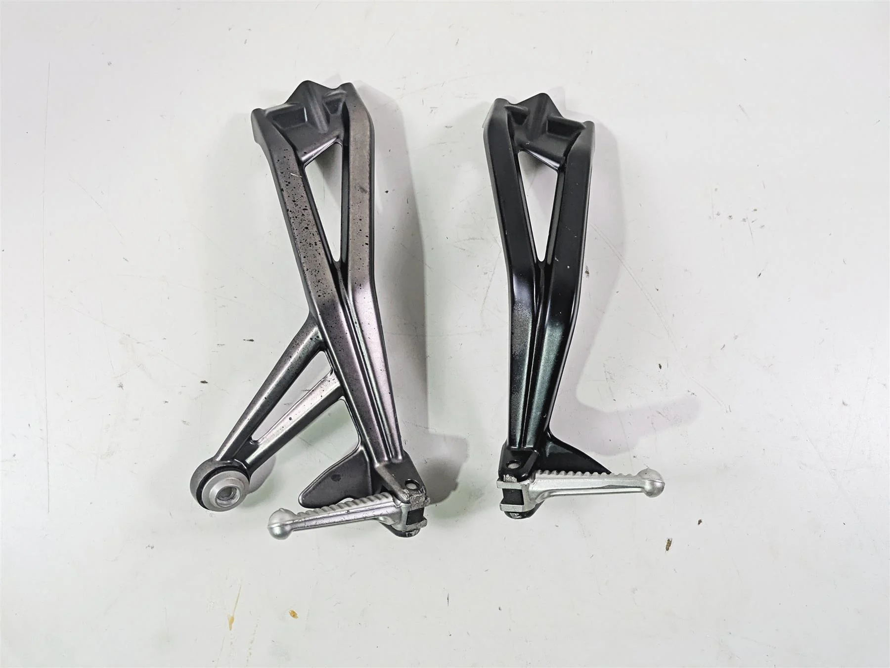 2012 Ducati Streetfighter 848 Rear Passenger Footpeg Set 82411561A 82411571A - Image 4