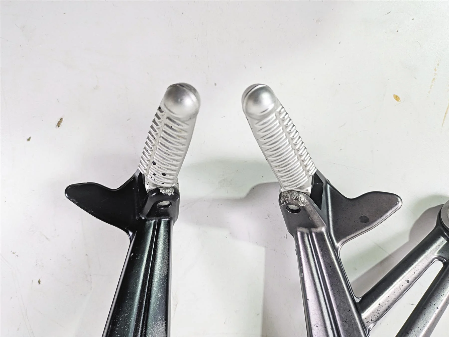 2012 Ducati Streetfighter 848 Rear Passenger Footpeg Set 82411561A 82411571A - Image 9