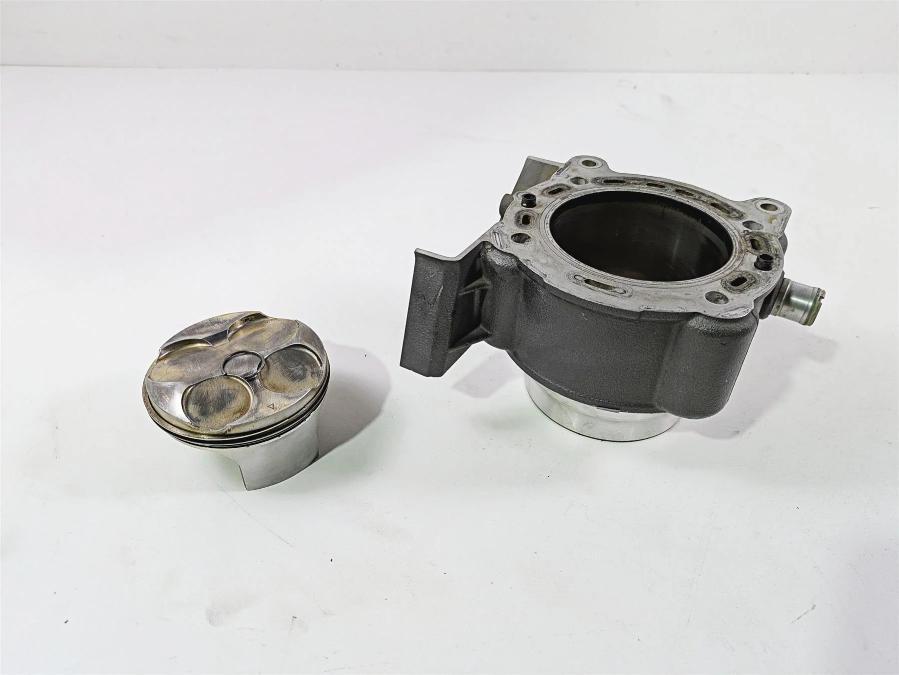 2012 Ducati Streetfighter 848 Rear Vertical Cylinder Jug Piston Set 120Z0021AB - Image 2