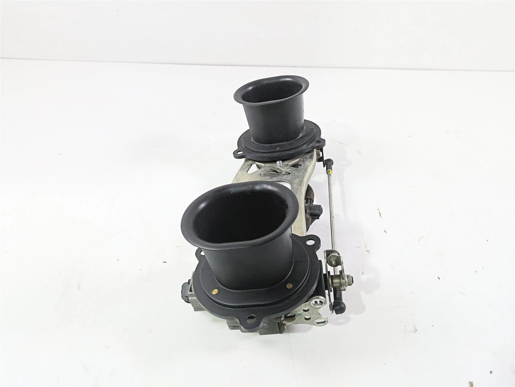 2012 Ducati Streetfighter 848 Throttle Body Fuel Injection TPS Stacks 28240881A - Image 2