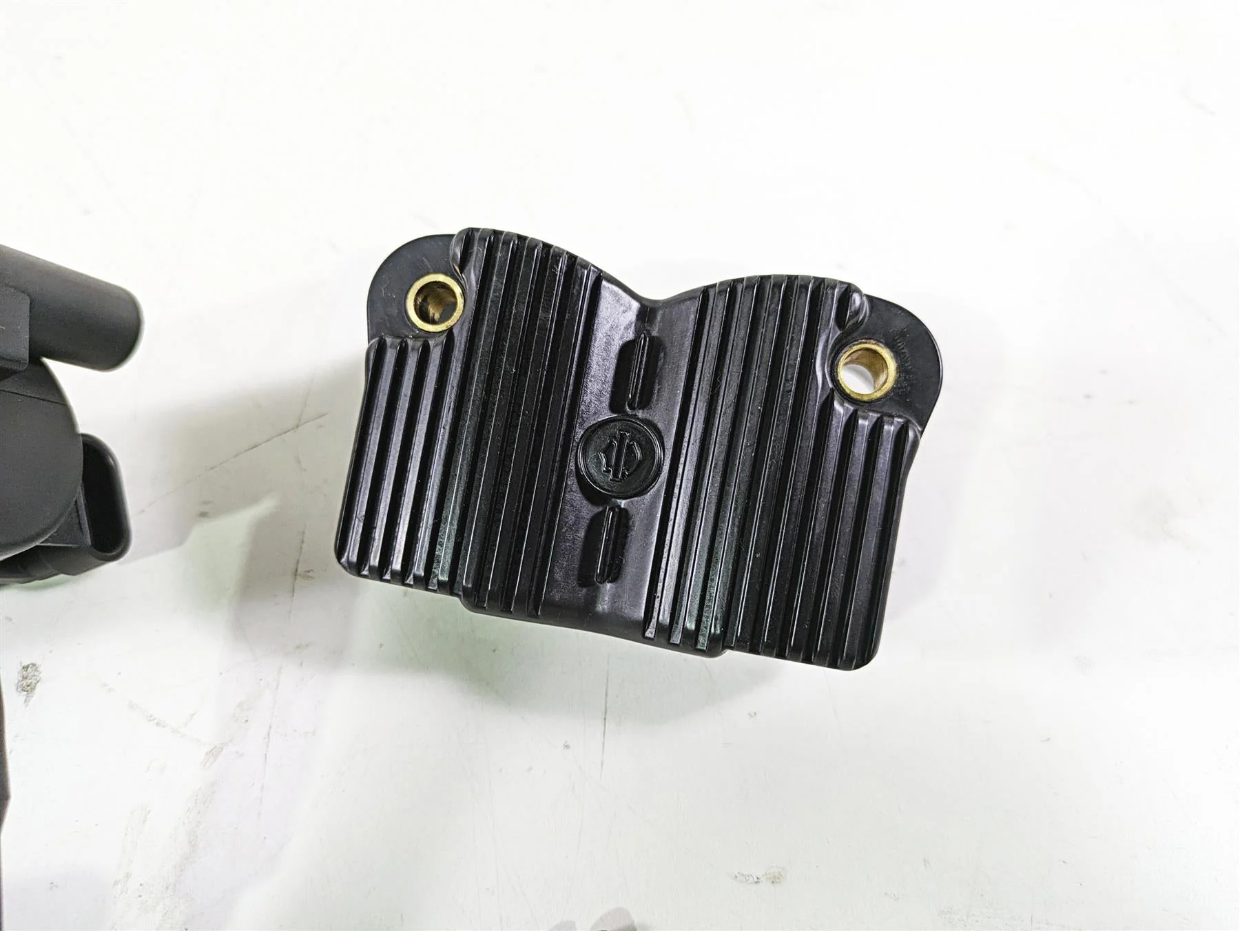 2012 Harley FLD Dyna Switchback Delphi Ignition Coil Wire Plugs 31696-07A - Image 4