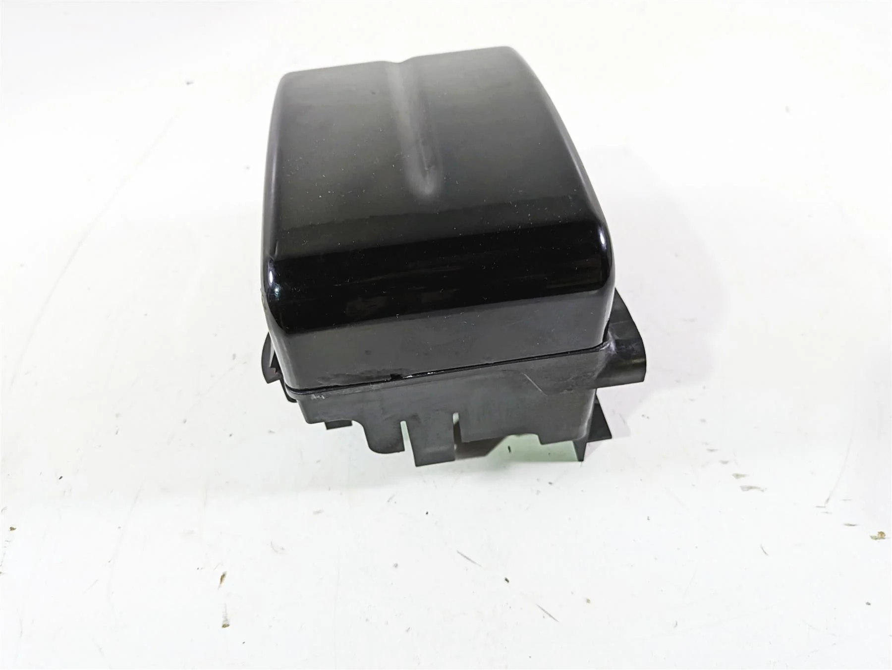 2012 Harley FLD Dyna Switchback Electrical Holder Carrier & Cover 70367-12 - Image 4