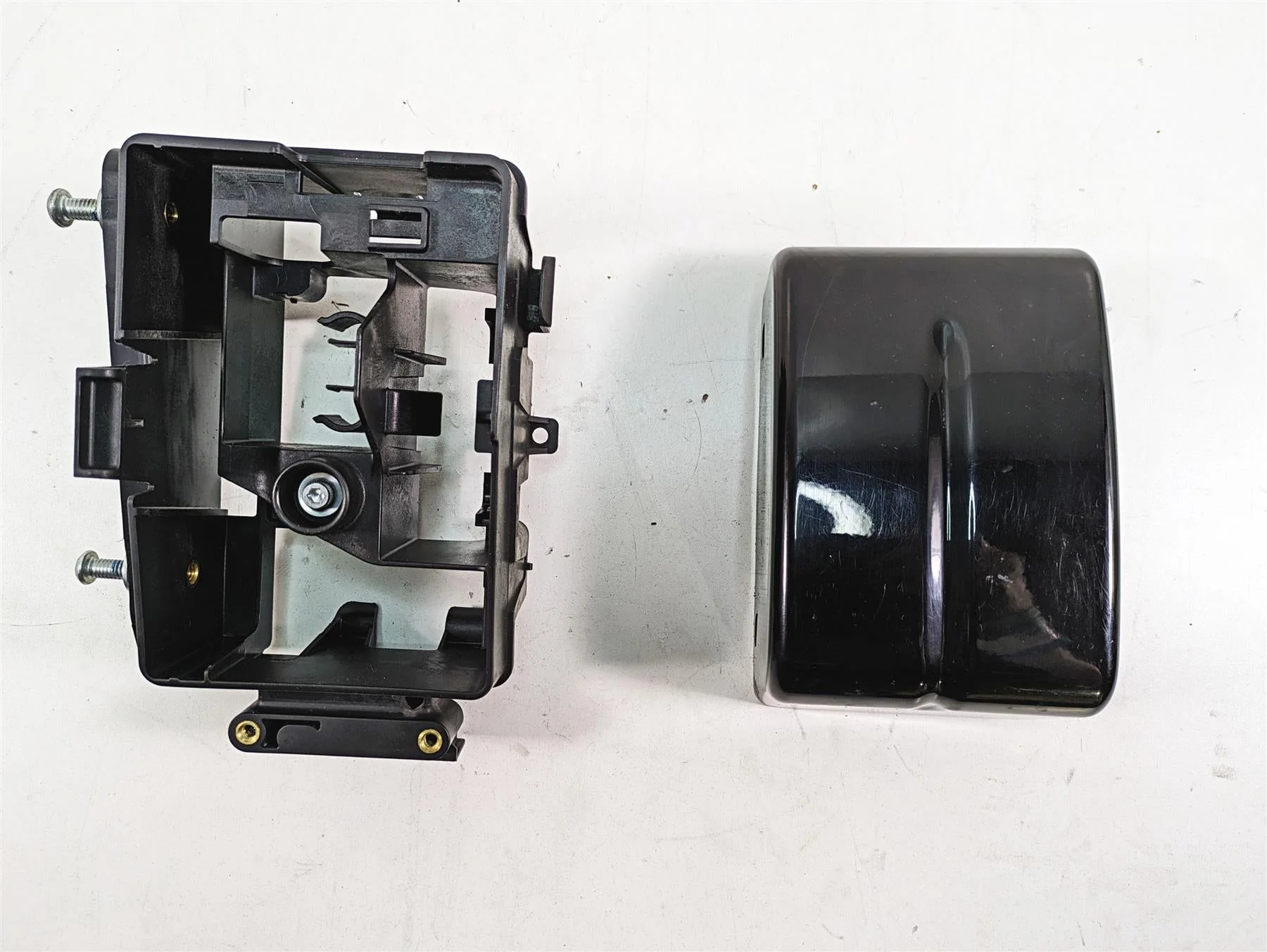 2012 Harley FLD Dyna Switchback Electrical Holder Carrier Stay & Cover 70367-12 - Image 9