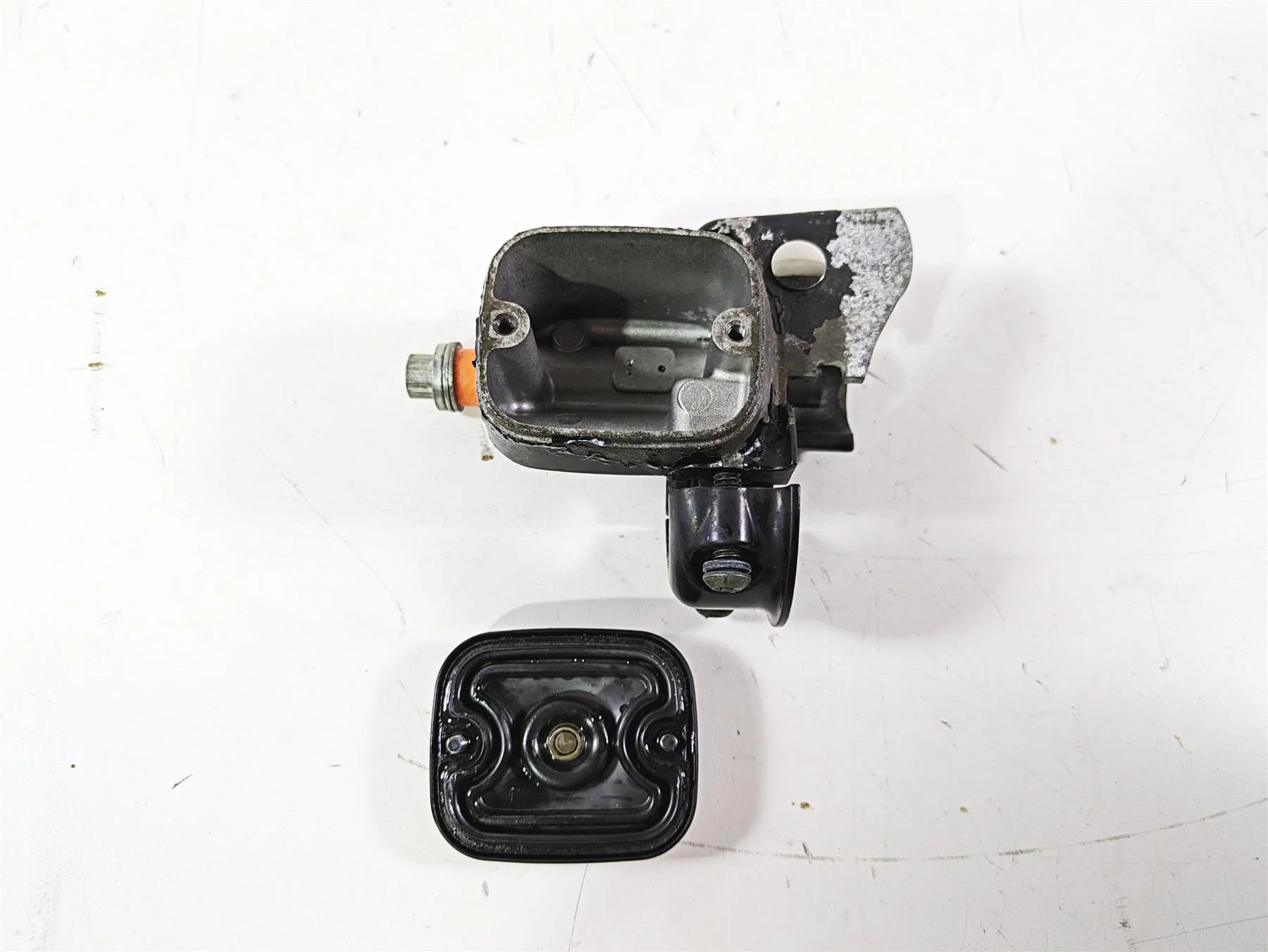 2012 Harley FLD Dyna Switchback Front Brake Master Cylinder 9/16" 45029-11C - Image 12