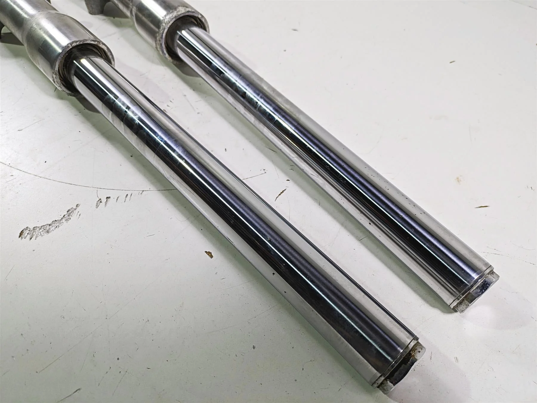 2012 Harley FLD Dyna Switchback  Front Fork Leg Set 41mm 45400024 45400023 - Image 2