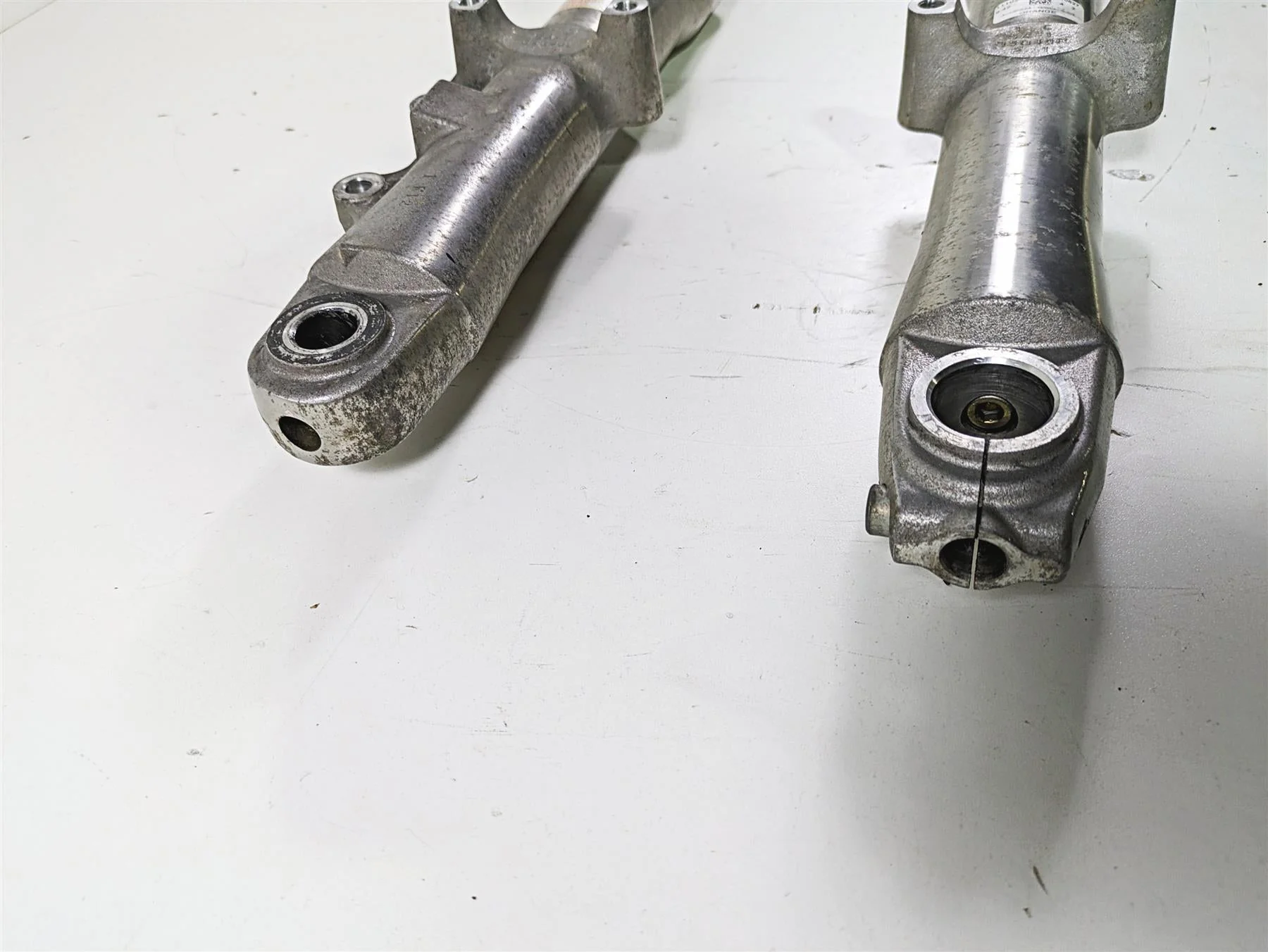 2012 Harley FLD Dyna Switchback  Front Fork Leg Set 41mm 45400024 45400023 - Image 6