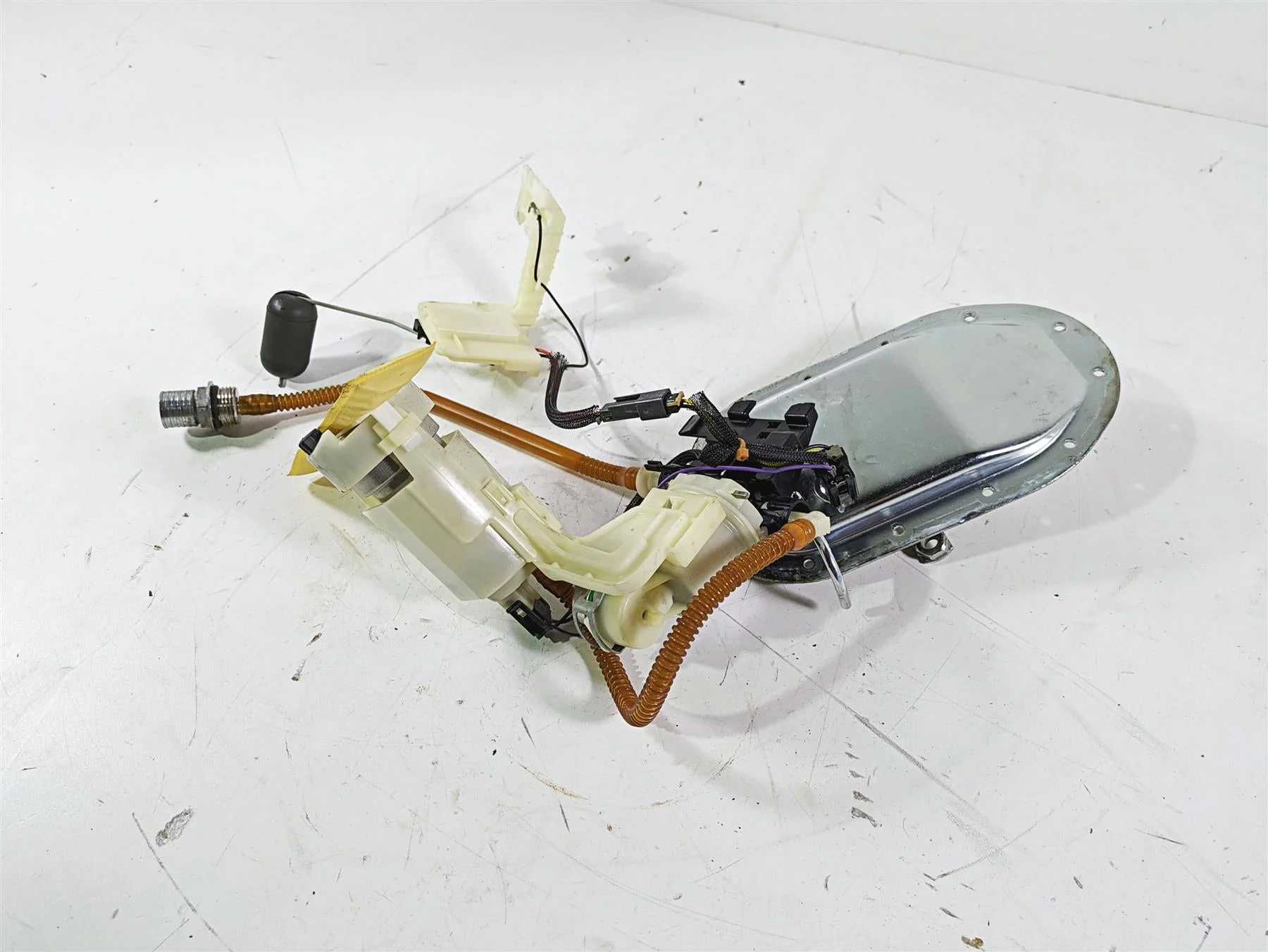 2012 Harley FLD Dyna Switchback Fuel Gas Petrol Pump - READ 75218-04D - Image 12