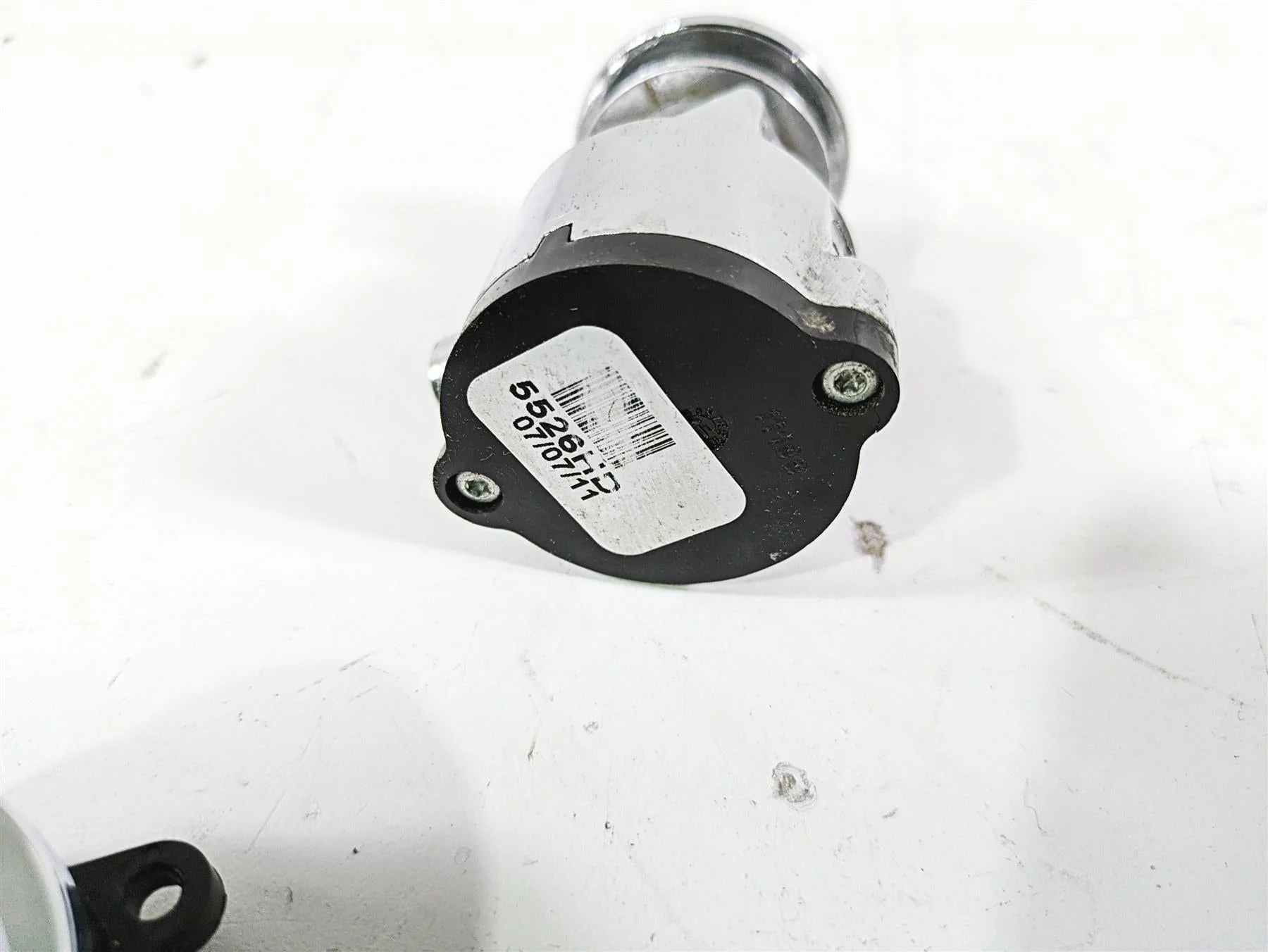 2012 Harley FLD Dyna Switchback Ignition Switch Saddlebag Key Lock Set 71304-04 - Image 8