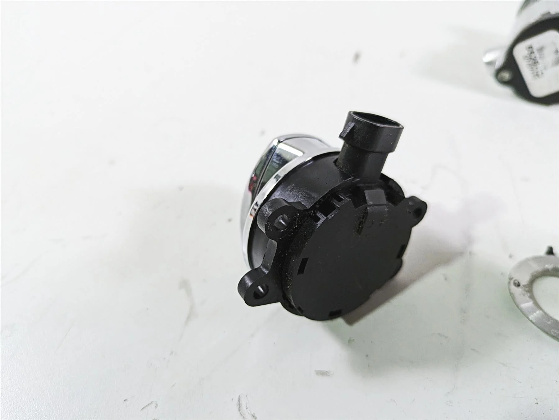 2012 Harley FLD Dyna Switchback Ignition Switch Saddlebag Key Lock Set 71304-04 - Image 9