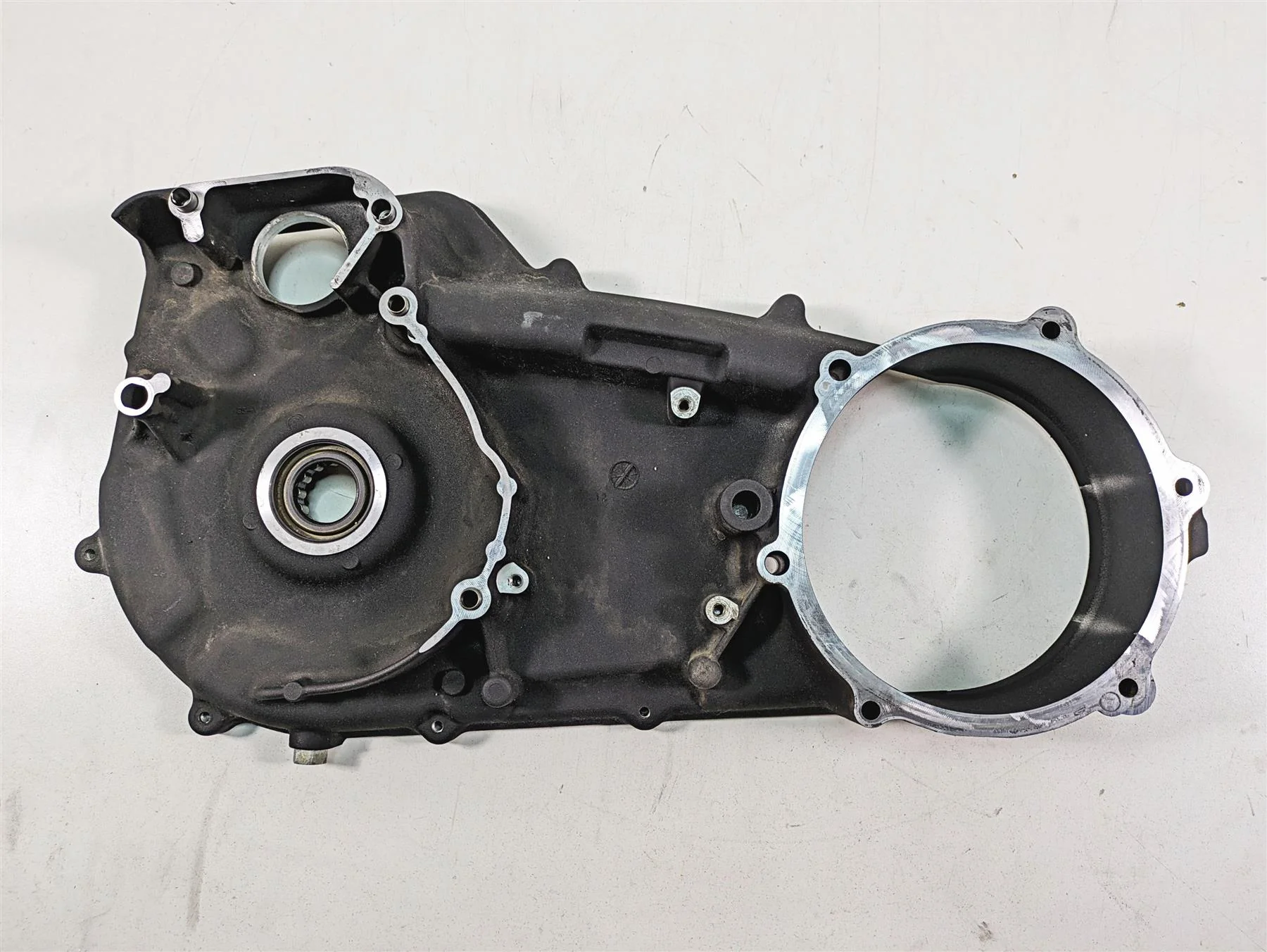 2012 Harley FLD Dyna Switchback Inner Primary Drive Clutch Cover 60681-06C - Image 9