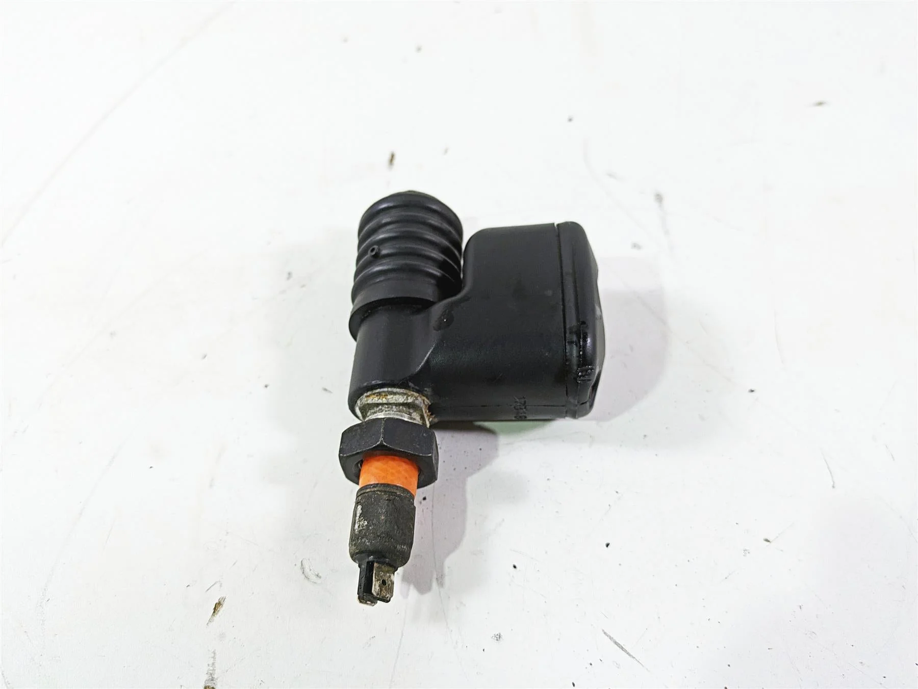 2012 Harley FLD Dyna Switchback Rear Brake Master Cylinder READ 42474-06C - Image 2