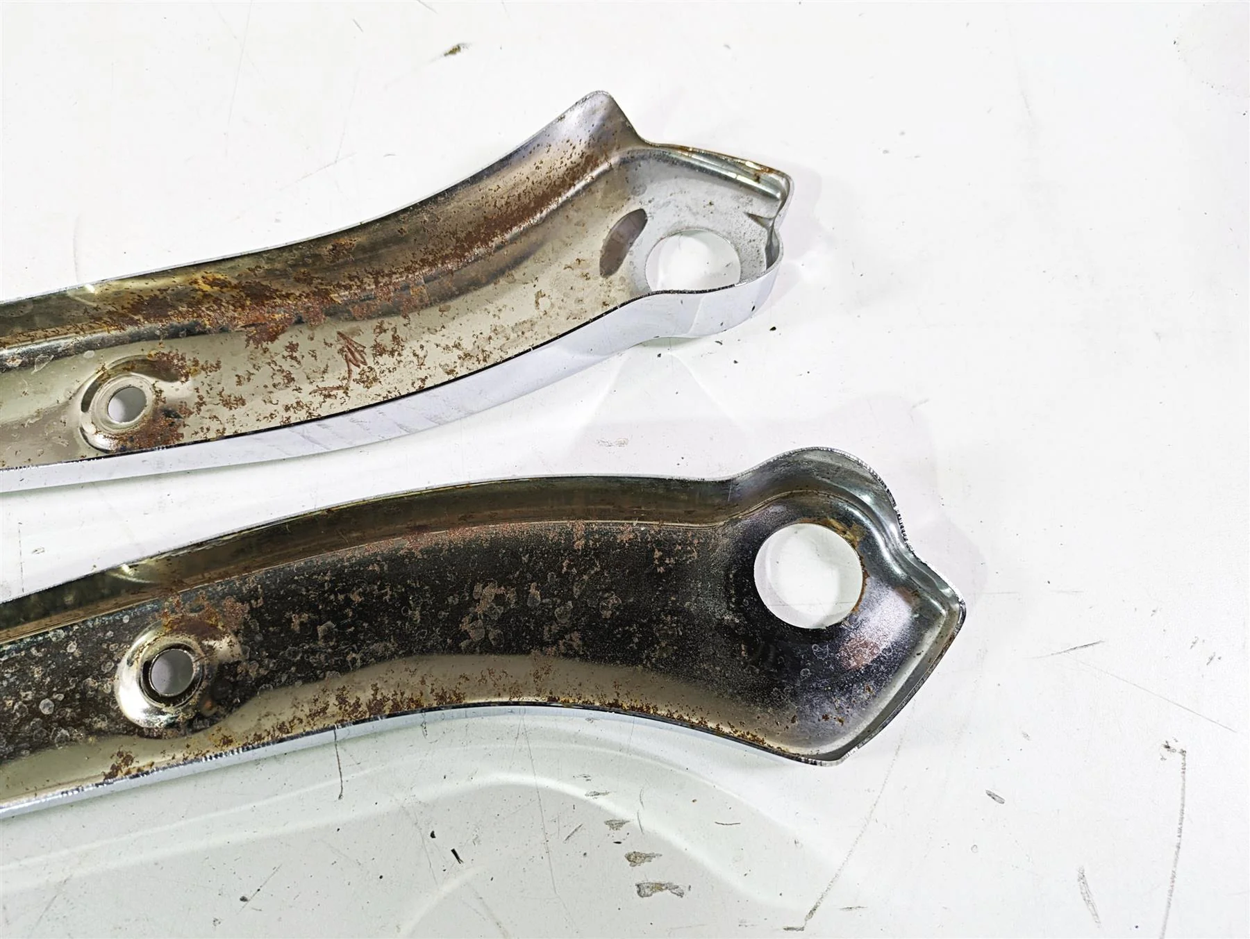2012 Harley FLD Dyna Switchback Rear Fender Struts Covers 60877-12 60878-12 - Image 11
