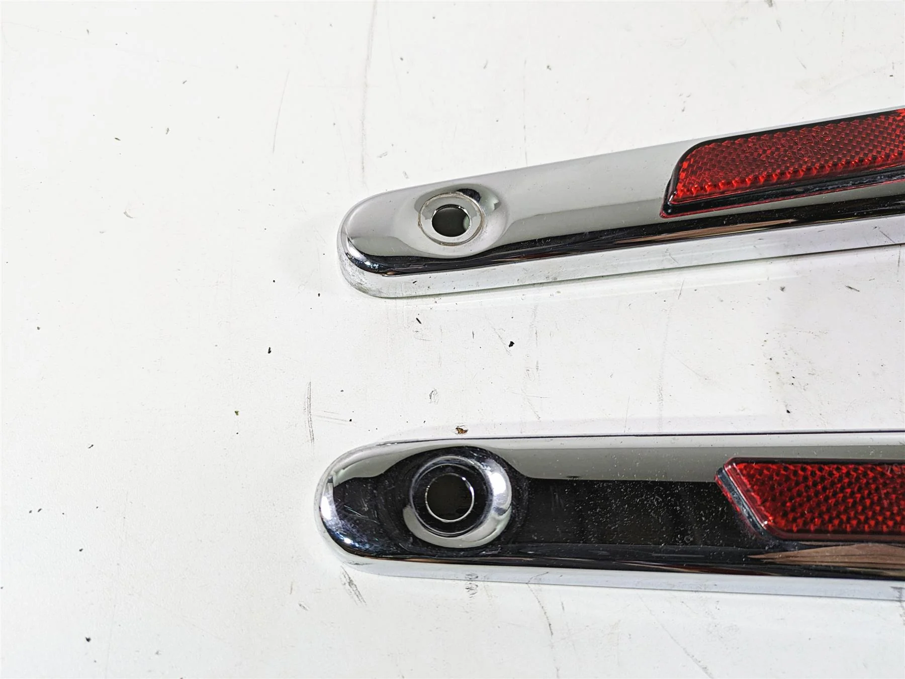 2012 Harley FLD Dyna Switchback Rear Fender Struts Covers 60877-12 60878-12 - Image 5