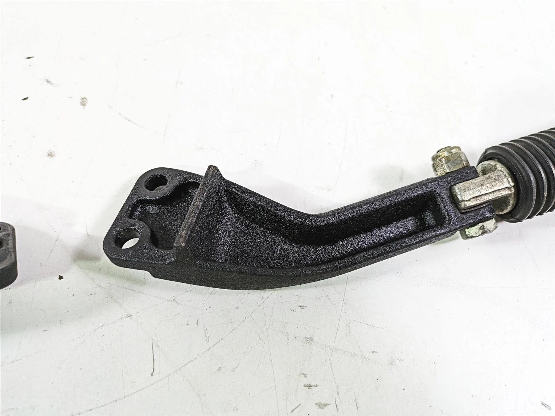 2012 Harley FLD Dyna Switchback Rear Passenger Footpeg Rest Set 49230-06 49224-06A - Image 10