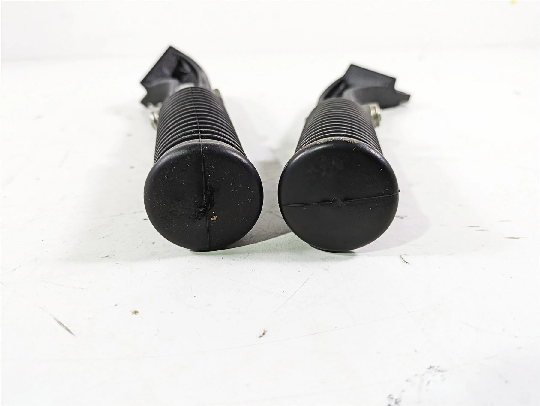 2012 Harley FLD Dyna Switchback Rear Passenger Footpeg Rest Set 49230-06 49224-06A - Image 12