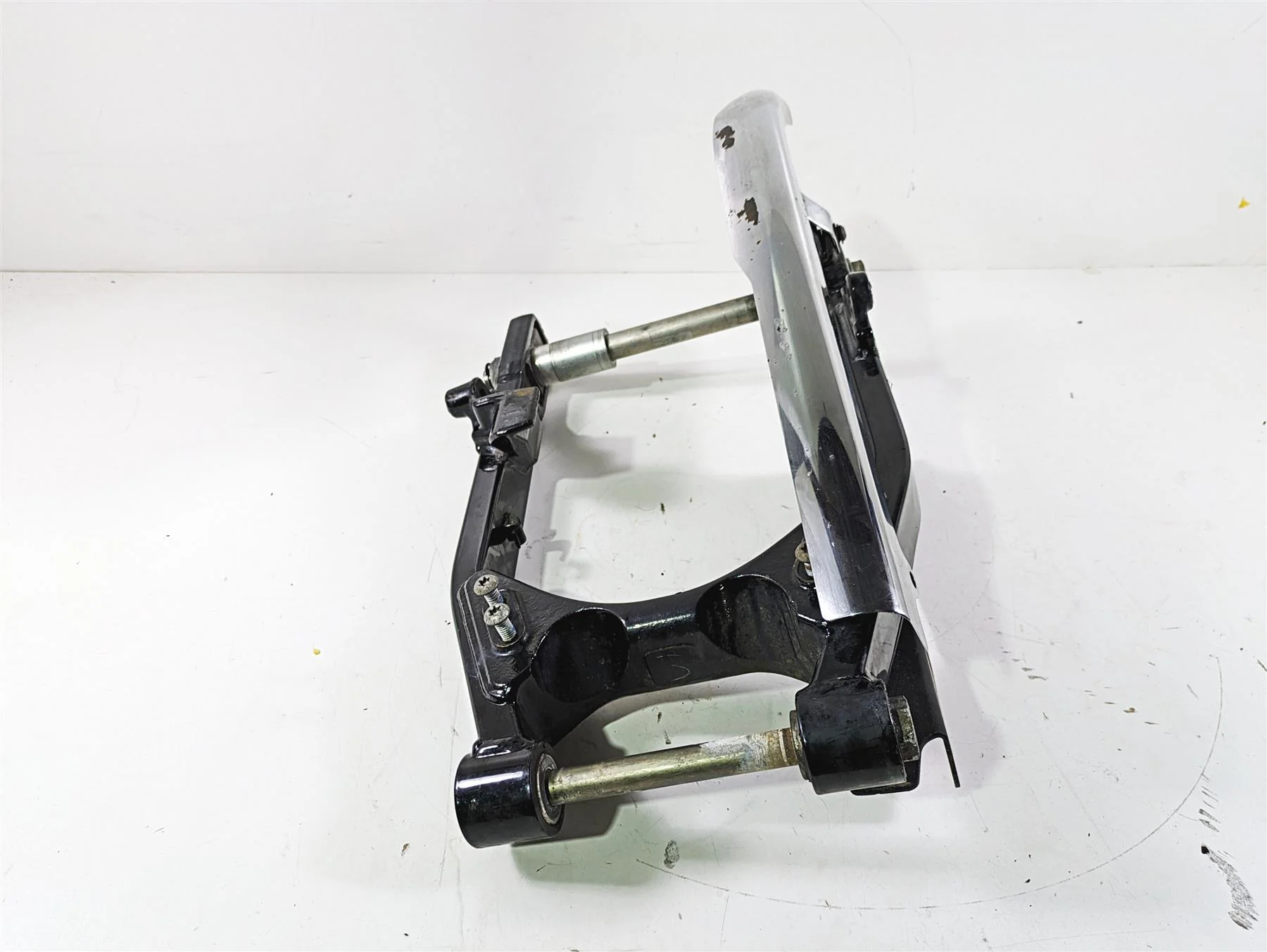 2012 Harley FLD Dyna Switchback Rear Swingarm & Belt Guards 47820-10 - Image 4