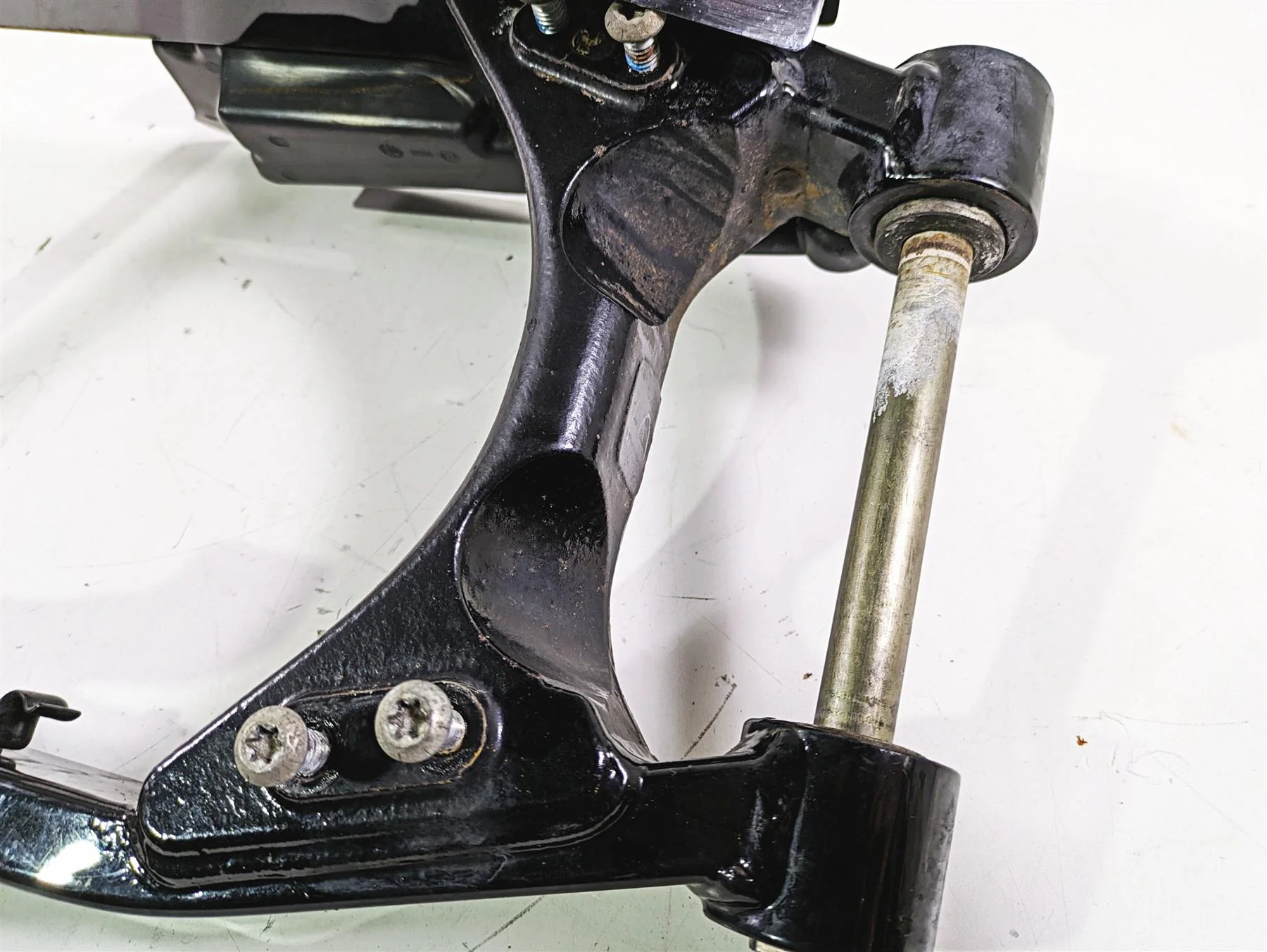 2012 Harley FLD Dyna Switchback Rear Swingarm & Belt Guards 47820-10 - Image 8