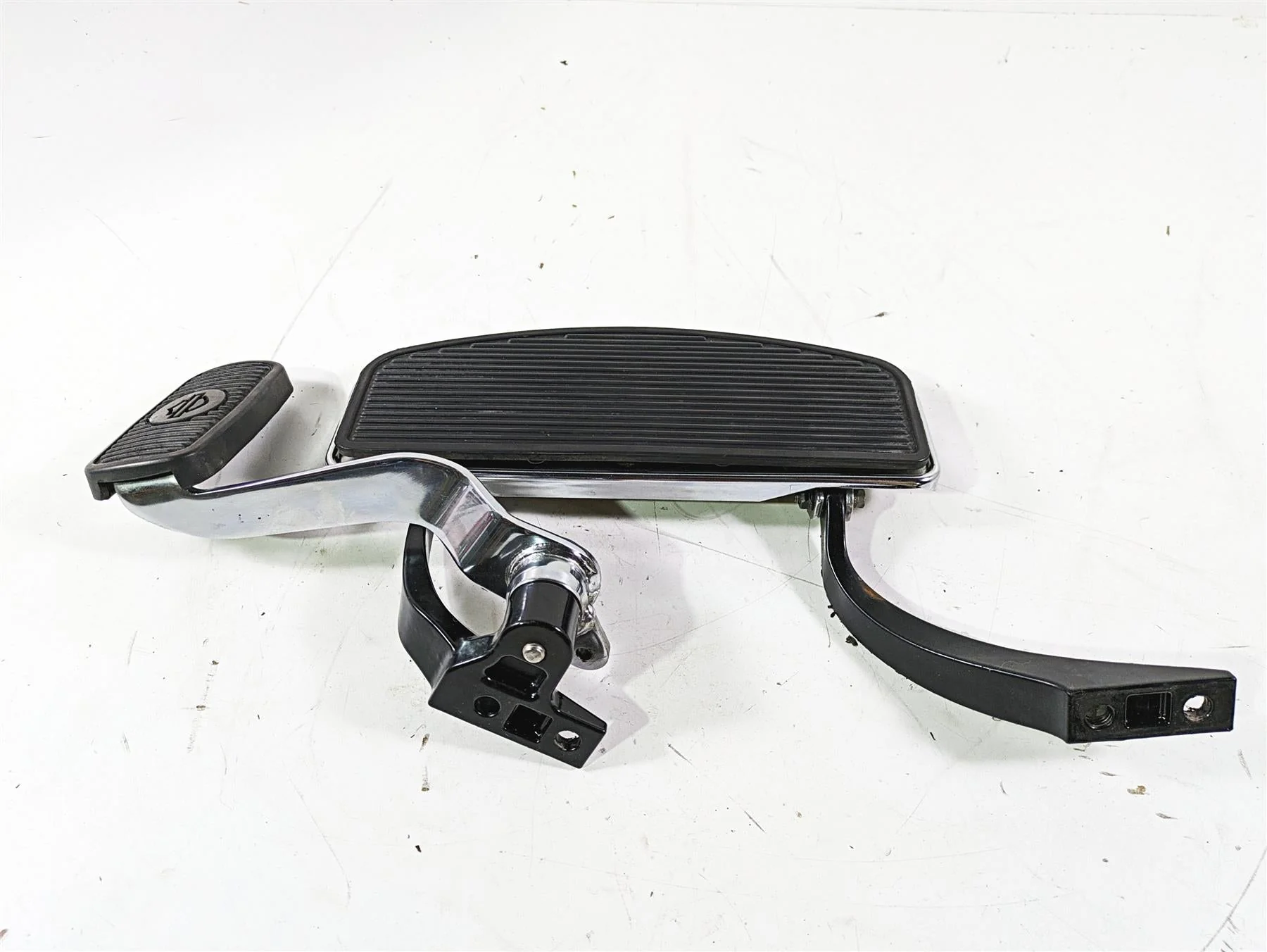 2012 Harley FLD Dyna Switchback Right Floorboard & Brake Pedal 54172-12 B - Image 3