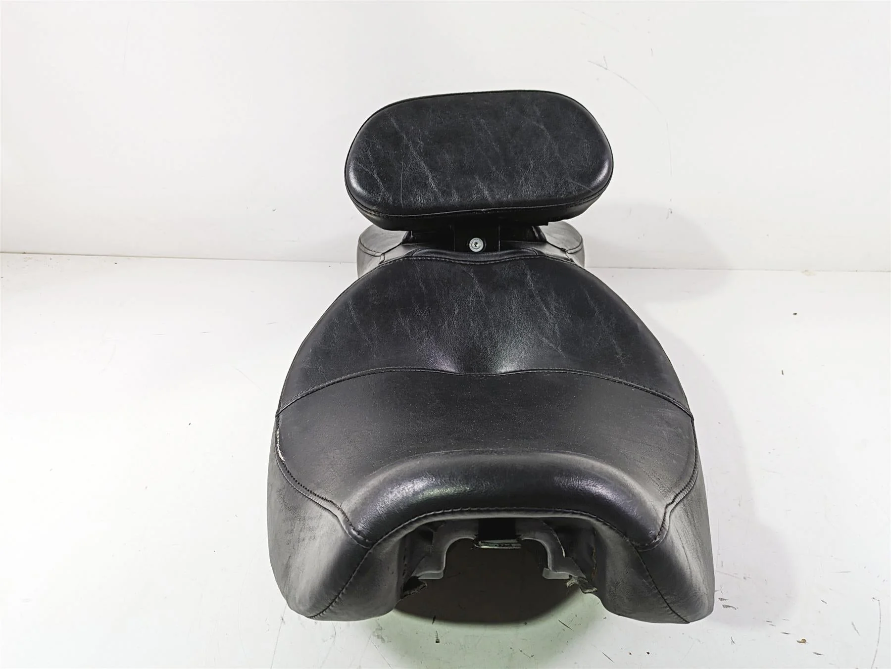 2012 Harley FLD Dyna Switchback Signature Series Seat & Rider Backrest 52000015 - Image 3