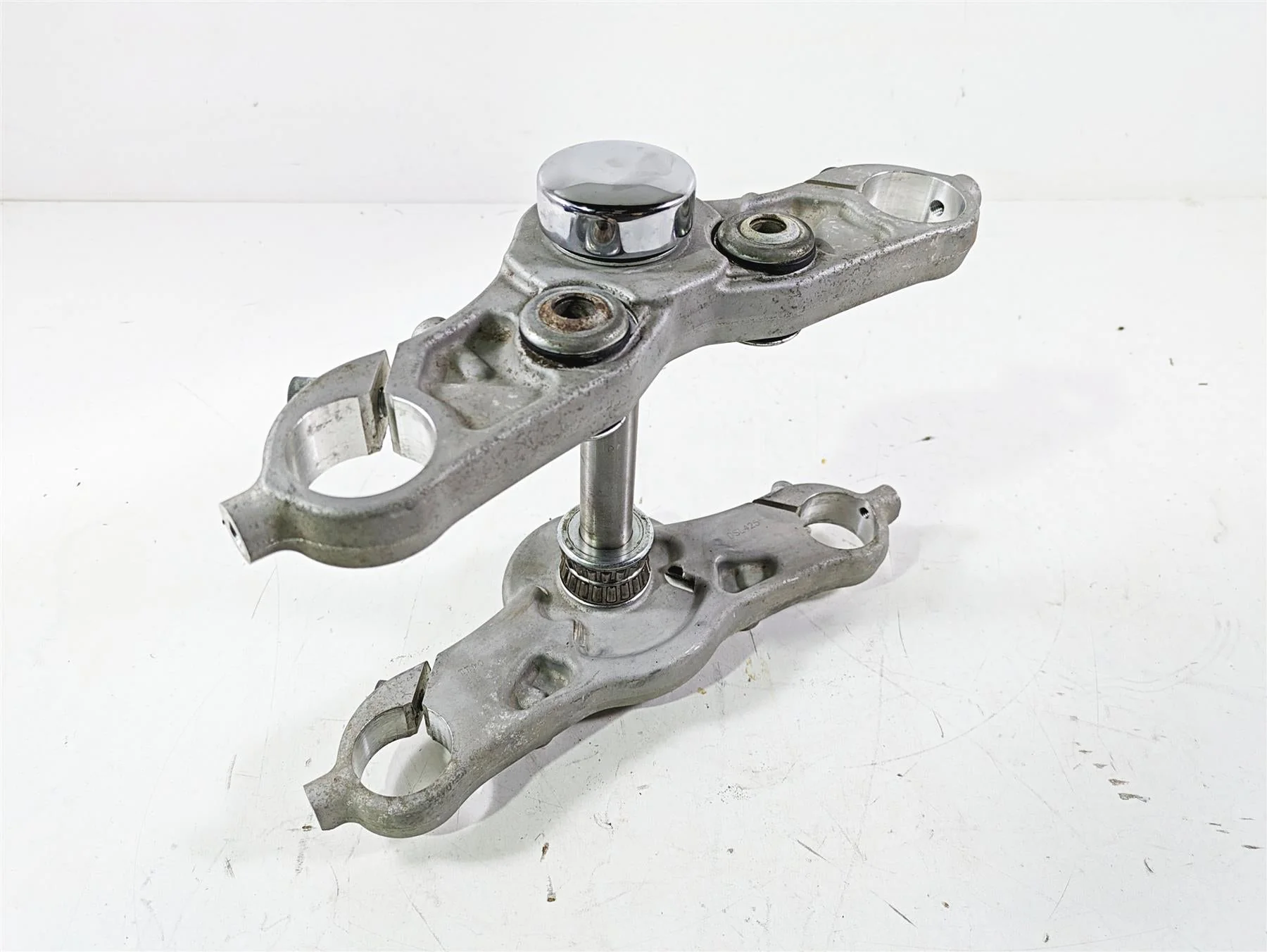 2012 Harley FLD Dyna Switchback Upper Lower Triple Tree 41mm READ 45900025 - Image 11