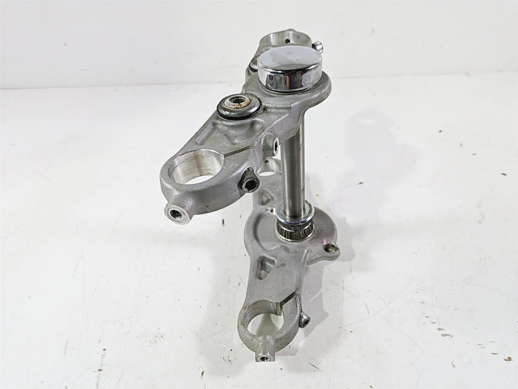 2012 Harley FLD Dyna Switchback Upper Lower Triple Tree 41mm READ 45900025 - Image 2
