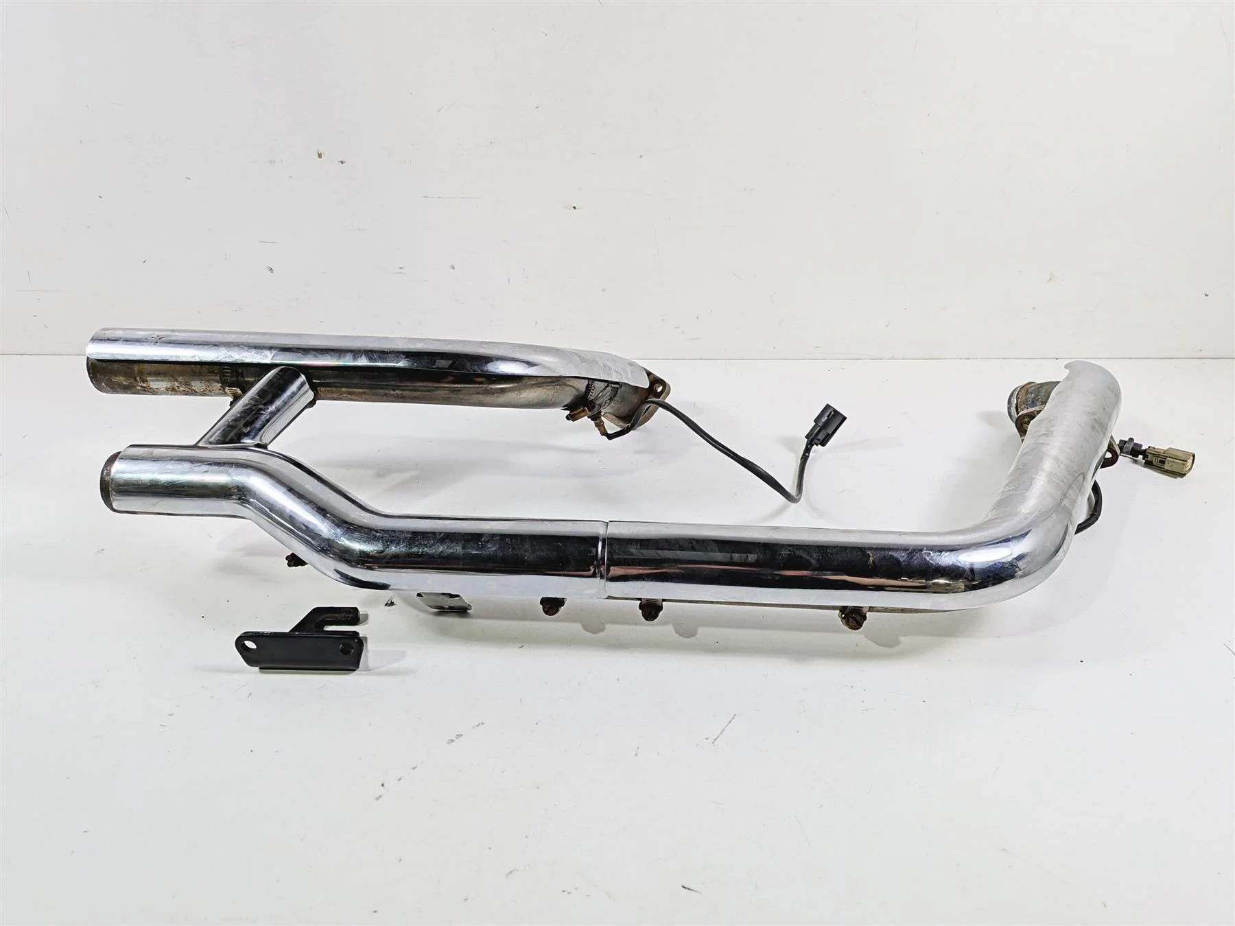 2012 Harley Softail FLSTF Fat Boy Exhaust Header & Heat Shield Set 65600042 - Image 2