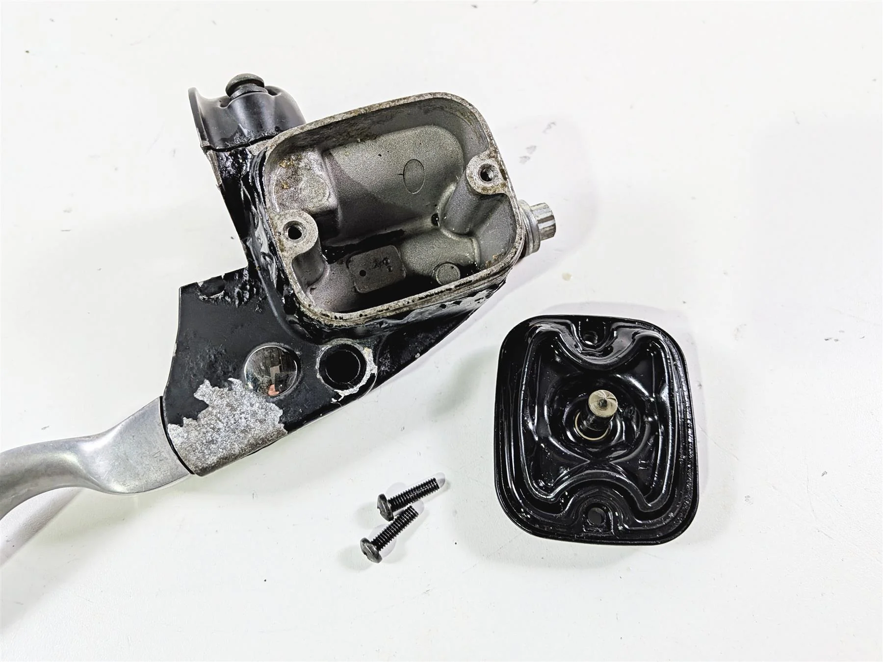 2012 Harley Softail FLSTF Fat Boy Front Brake Master Cylinder 9/16 45029-11D - Image 10