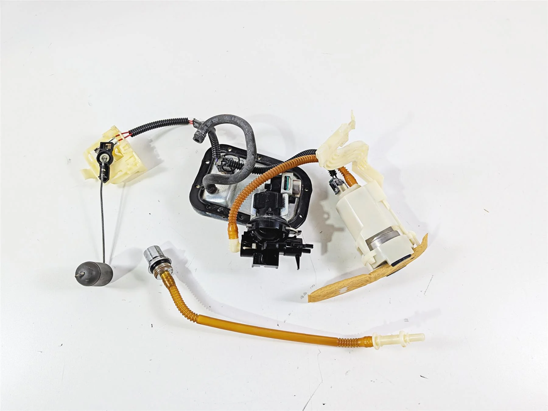 2012 Harley Softail FLSTF Fat Boy Fuel Gas Petrol Pump & Sender 75141-11A