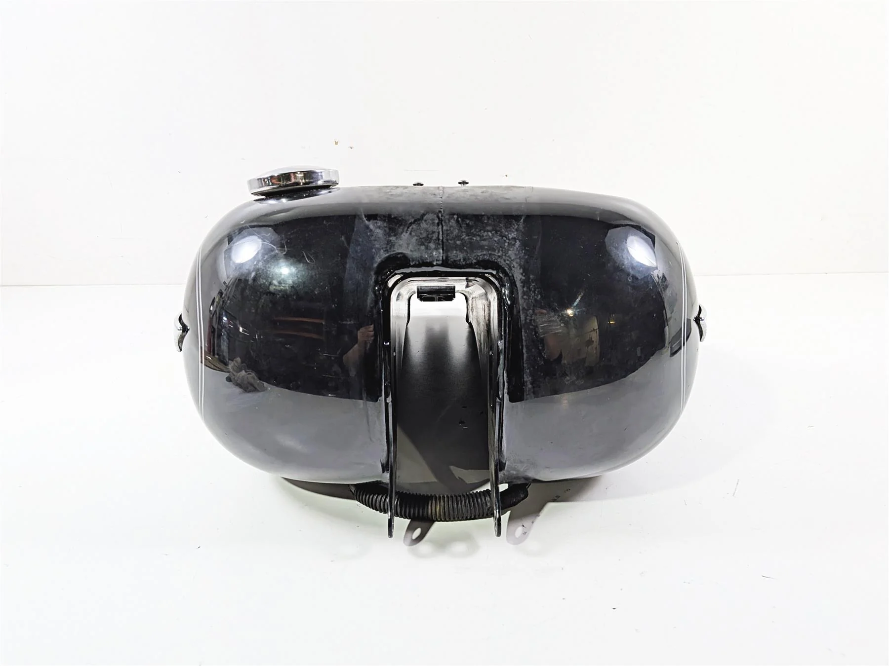 2012 Harley Softail FLSTF Fat Boy Fuel Gas Petrol Tank 61625-11 - Image 4