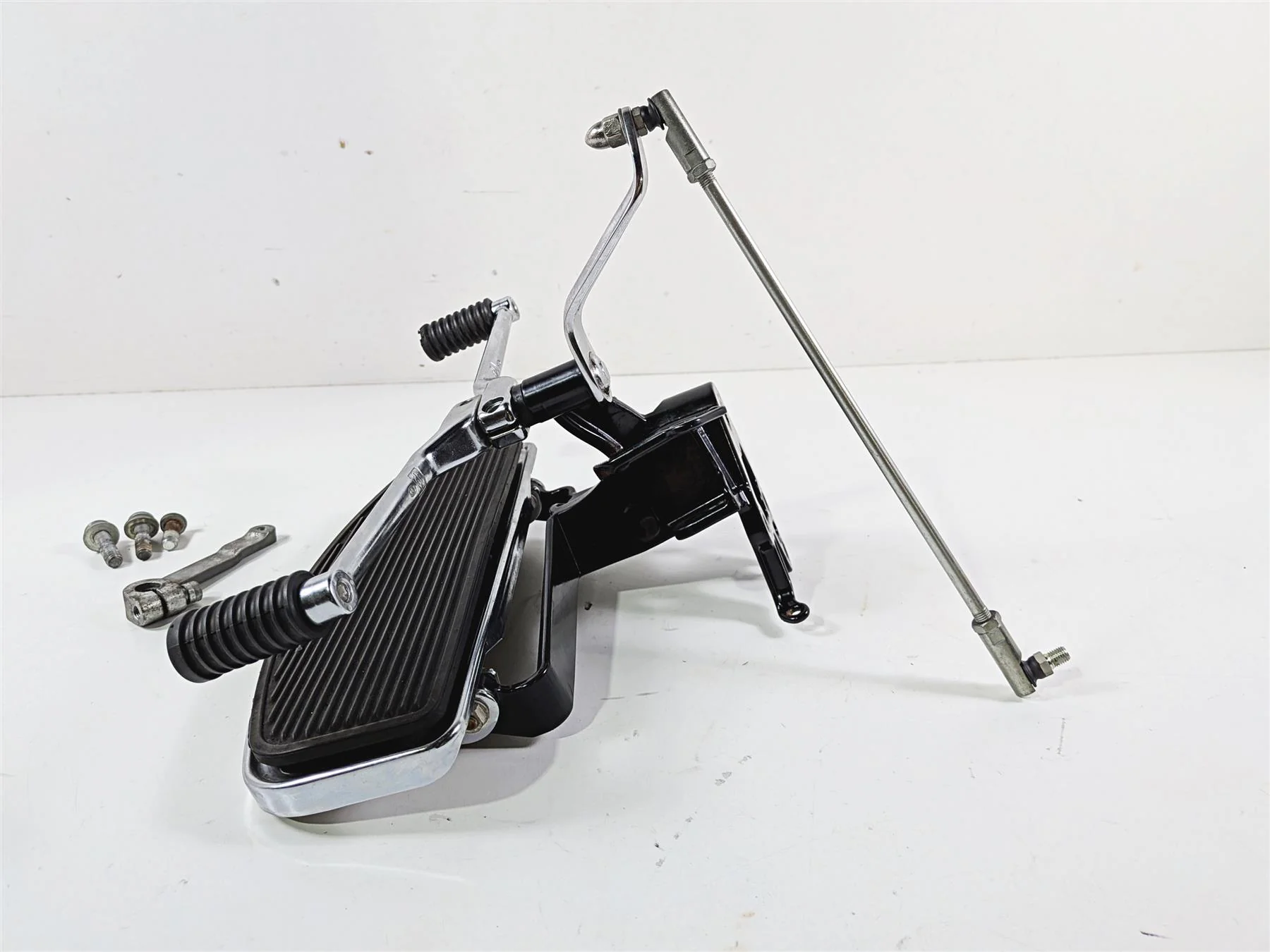 2012 Harley Softail FLSTF Fat Boy Left Front Floorboard Shifter Set 33630-07A - Image 6
