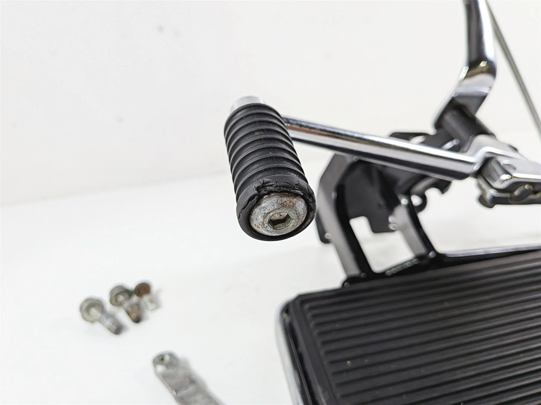 2012 Harley Softail FLSTF Fat Boy Left Front Floorboard Shifter Set 33630-07A - Image 9