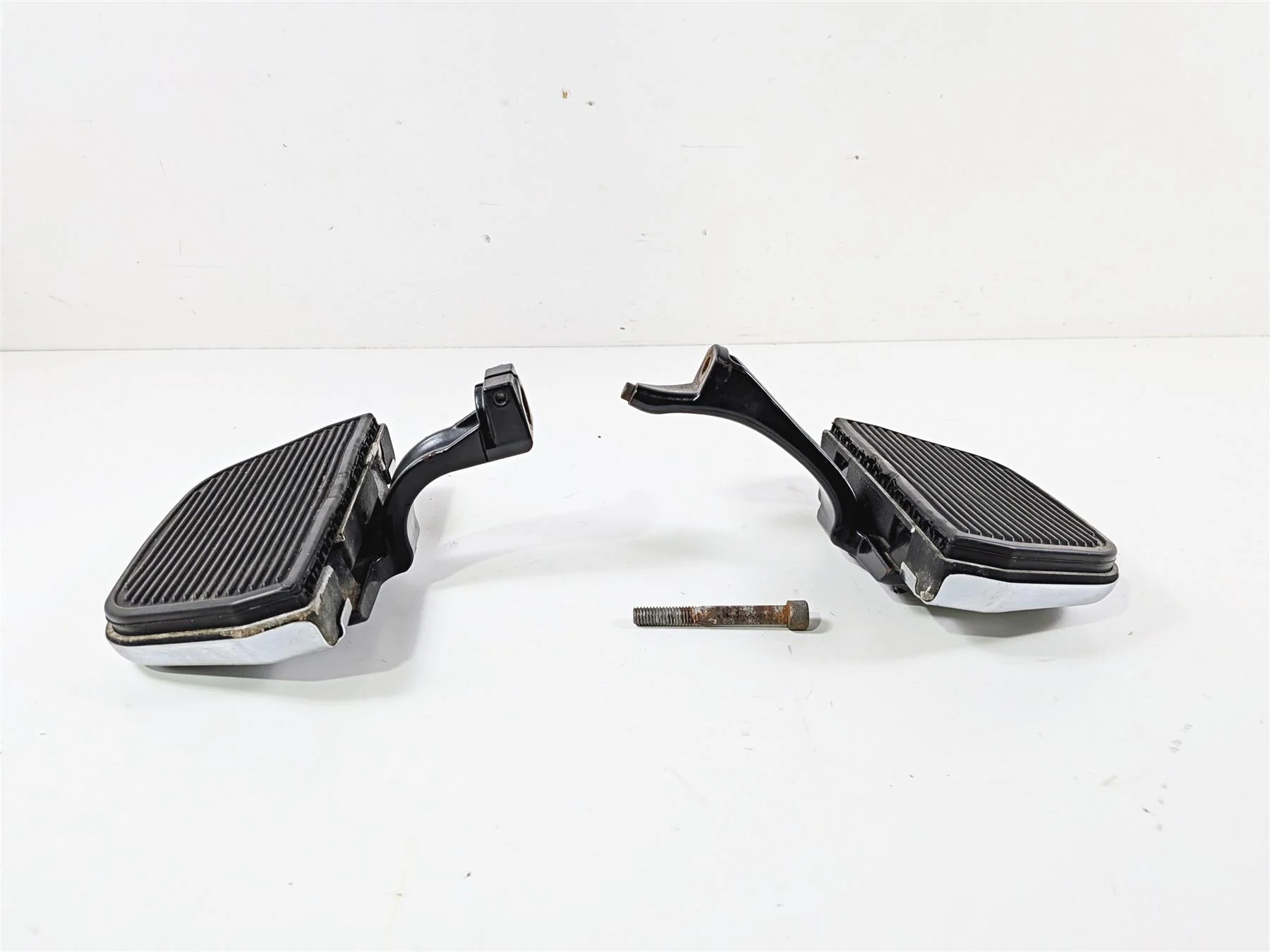 2012 Harley Softail FLSTF Fat Boy Passenger Footpeg Foot Peg READ 50943-05A - Image 2