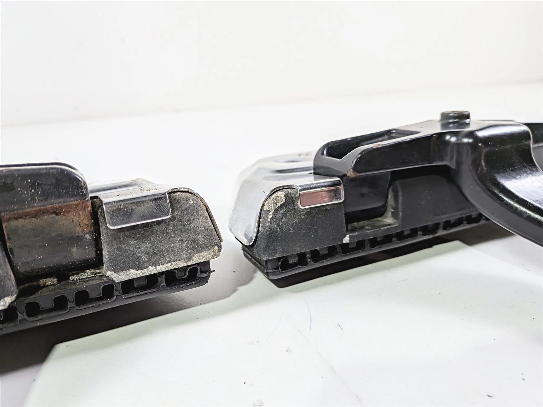 2012 Harley Softail FLSTF Fat Boy Passenger Footpeg Foot Peg READ 50943-05A - Image 8