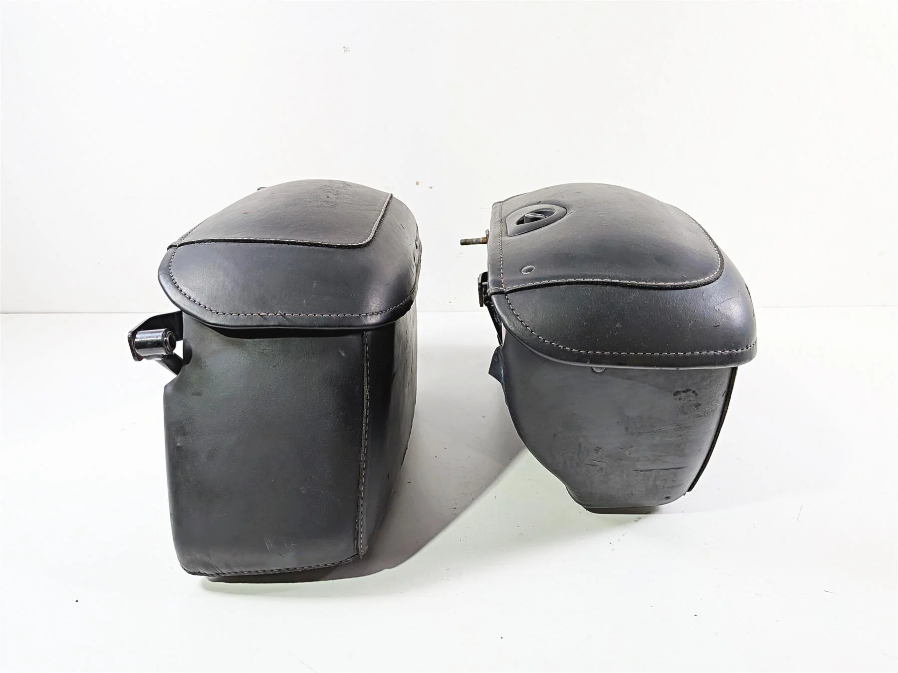 2012 Harley Softail FLSTF Fat Boy Saddlebag & Mounts Leather Hard Bags 53061-00B - Image 3