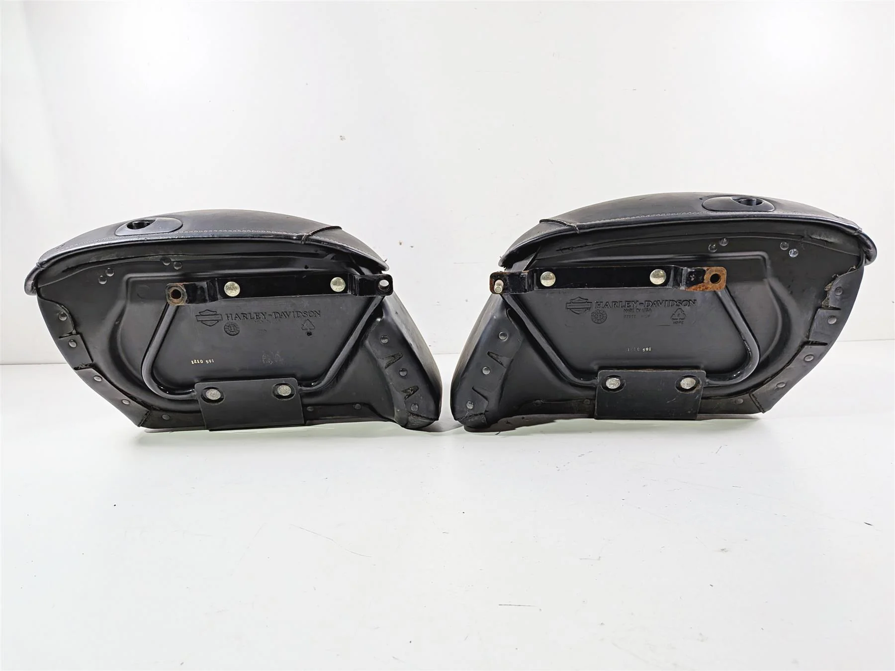 2012 Harley Softail FLSTF Fat Boy Saddlebag & Mounts Leather Hard Bags 53061-00B - Image 4
