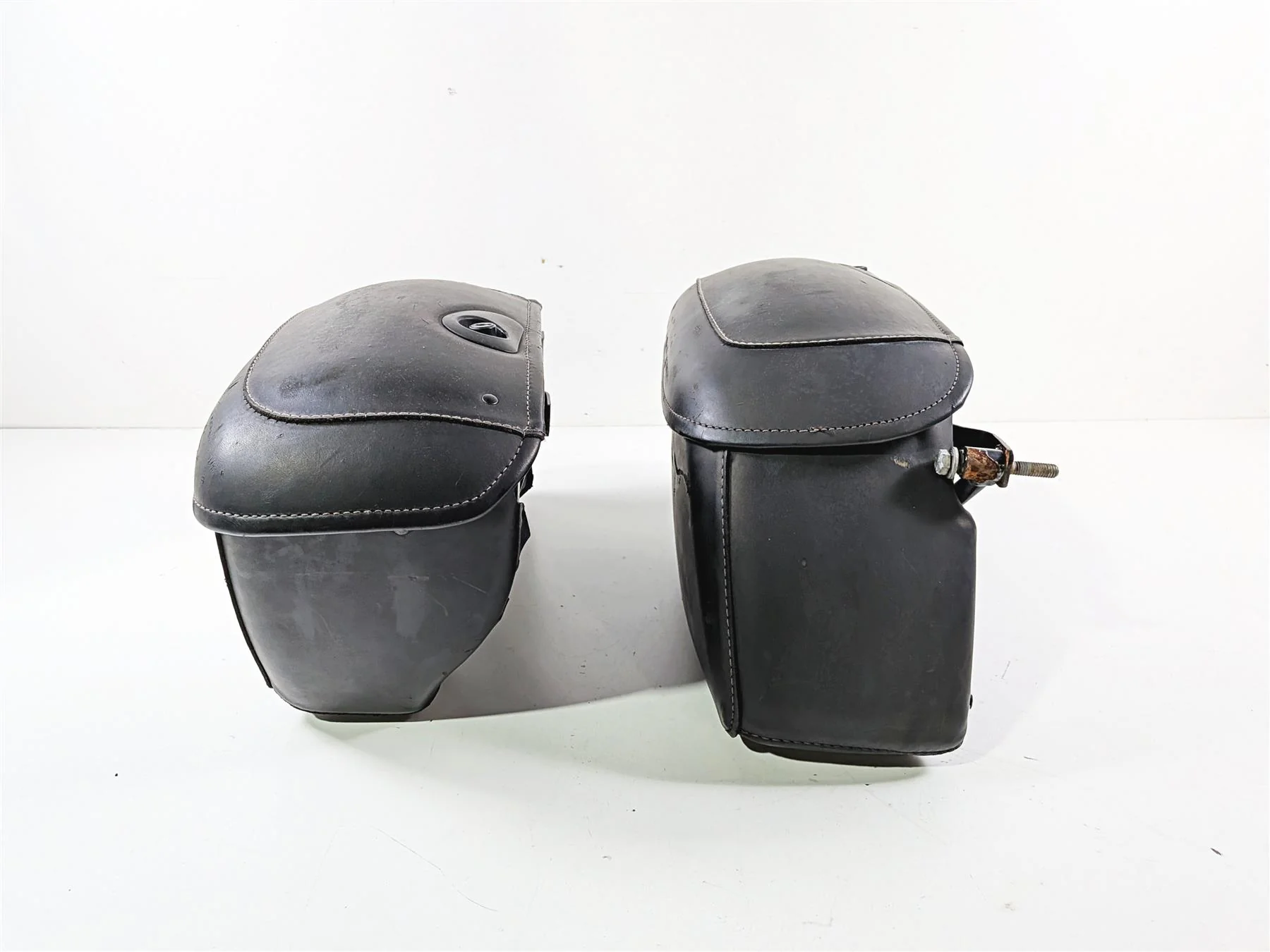 2012 Harley Softail FLSTF Fat Boy Saddlebag & Mounts Leather Hard Bags 53061-00B - Image 5