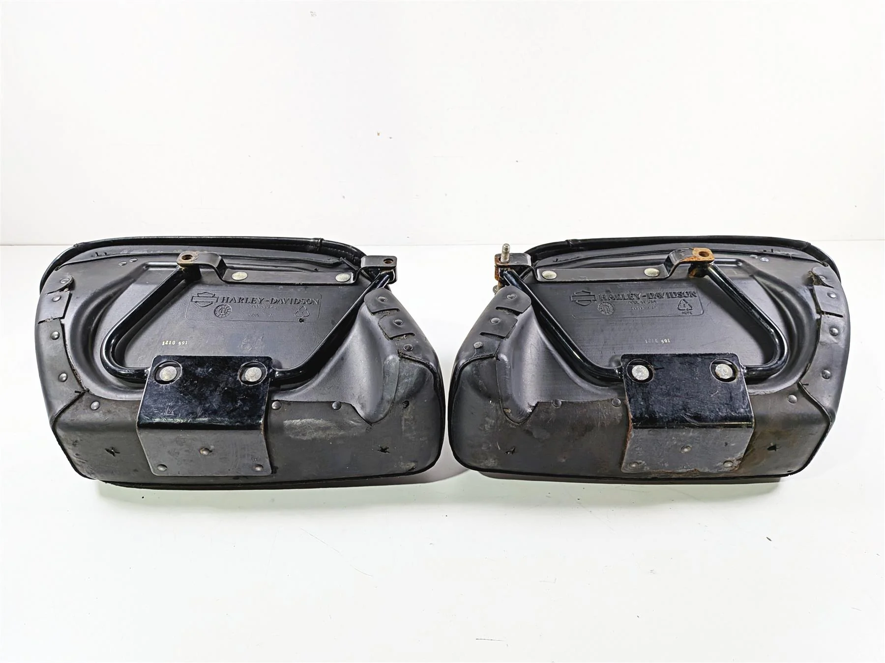 2012 Harley Softail FLSTF Fat Boy Saddlebag & Mounts Leather Hard Bags 53061-00B - Image 9