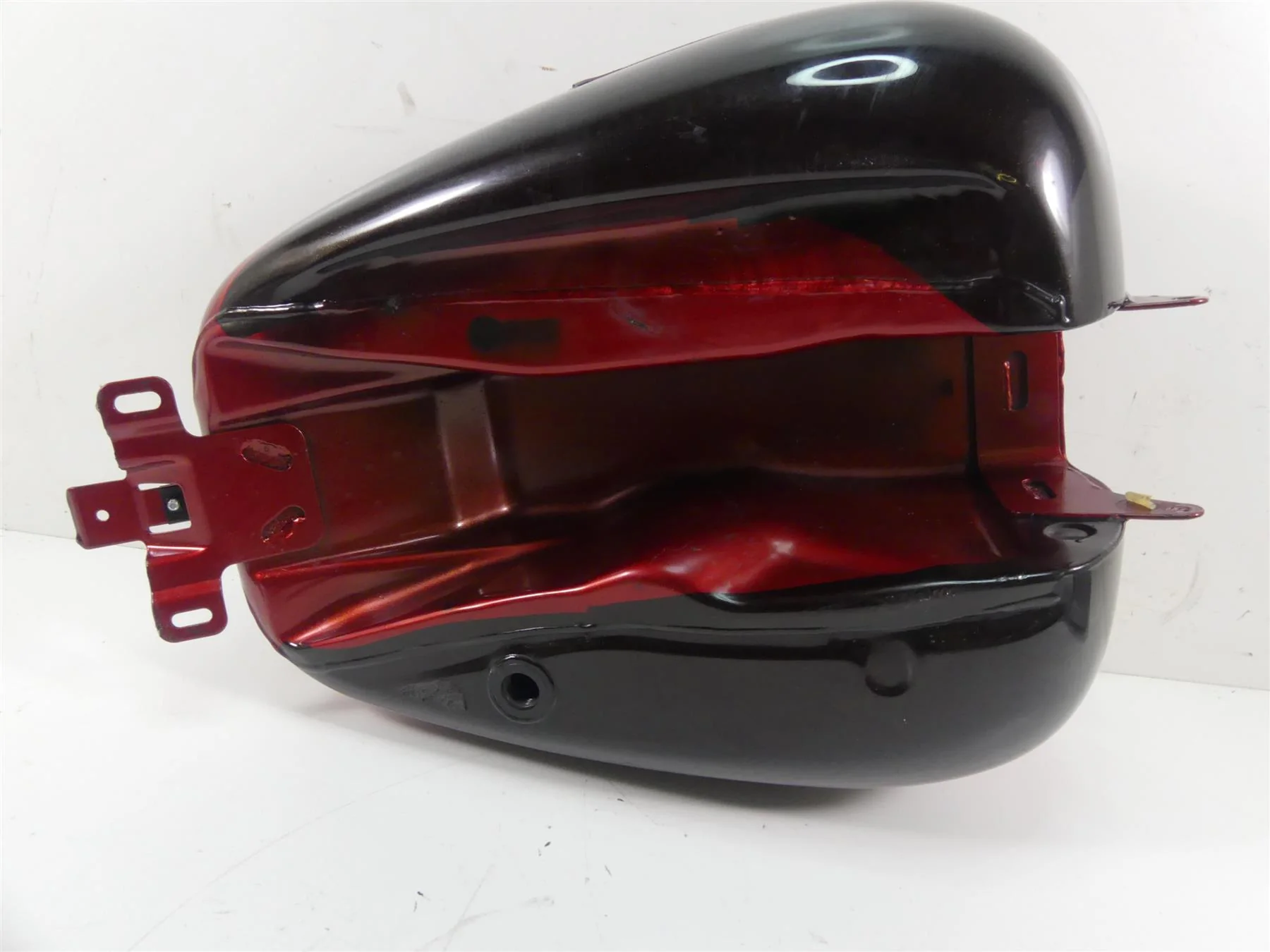 2012 Harley Touring FLHTK Electra Glide Fuel Petrol Gas Tank - Read 61356-08 - Image 5