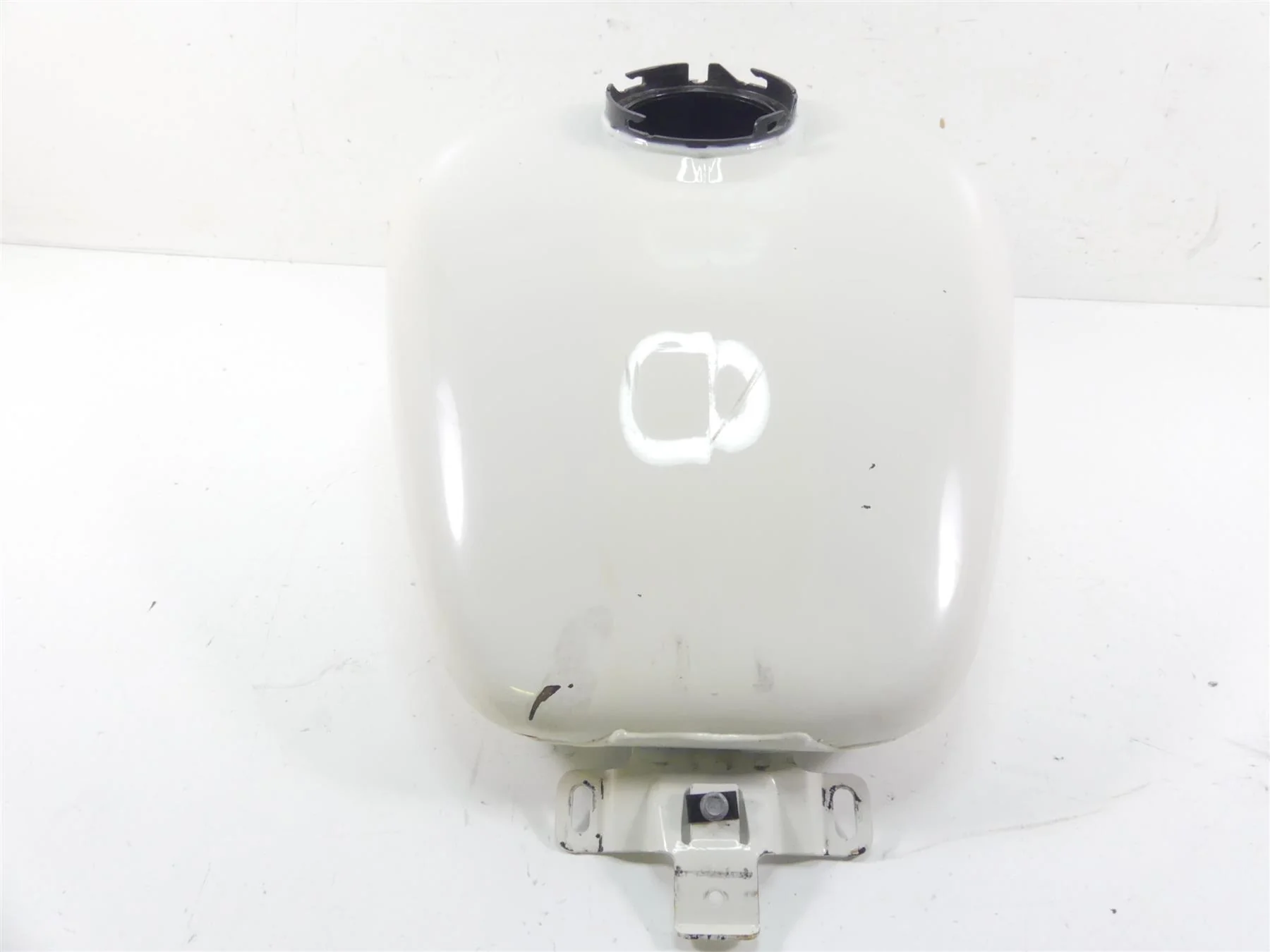 2012 Harley Touring FLHTP Electra Glide Fuel Gas Petrol Tank - Read 61356-08 - Image 3