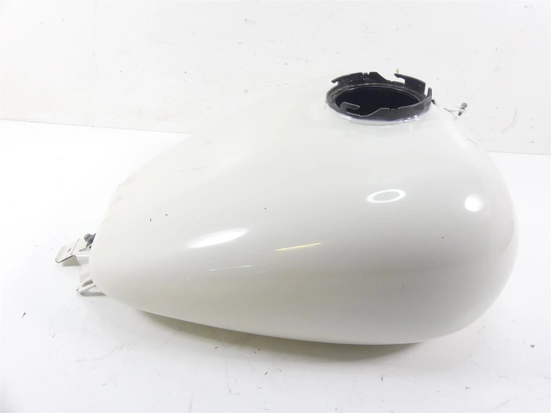 2012 Harley Touring FLHTP Electra Glide Fuel Gas Petrol Tank - Read 61356-08 - Image 4