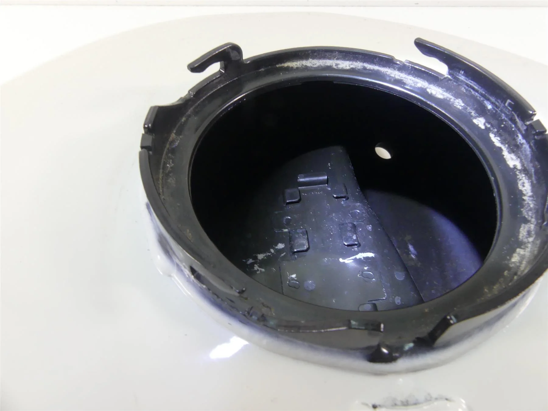 2012 Harley Touring FLHTP Electra Glide Fuel Gas Petrol Tank - Read 61356-08 - Image 6