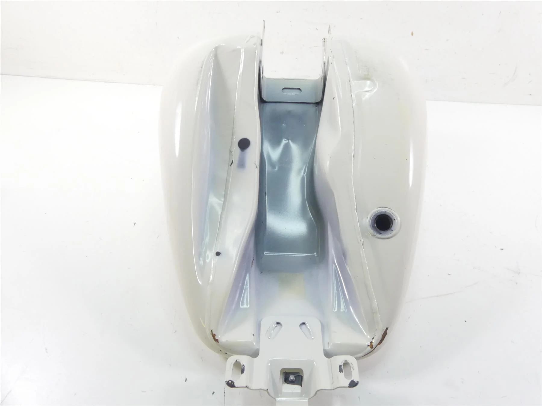 2012 Harley Touring FLHTP Electra Glide Fuel Gas Petrol Tank - Read 61356-08 - Image 9